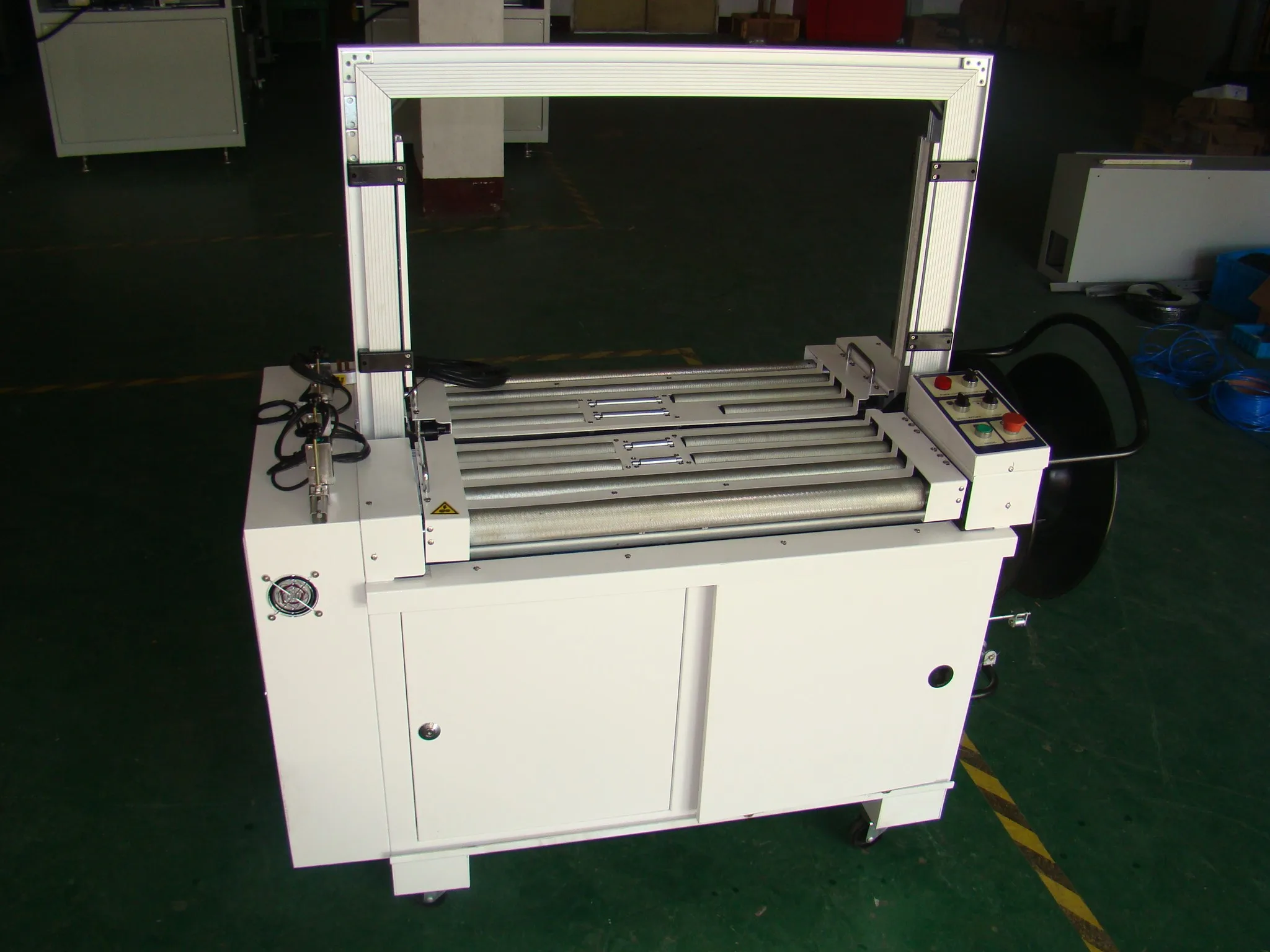 Mesin Pembungkus dan Pengikat Karton Otomatis Baru