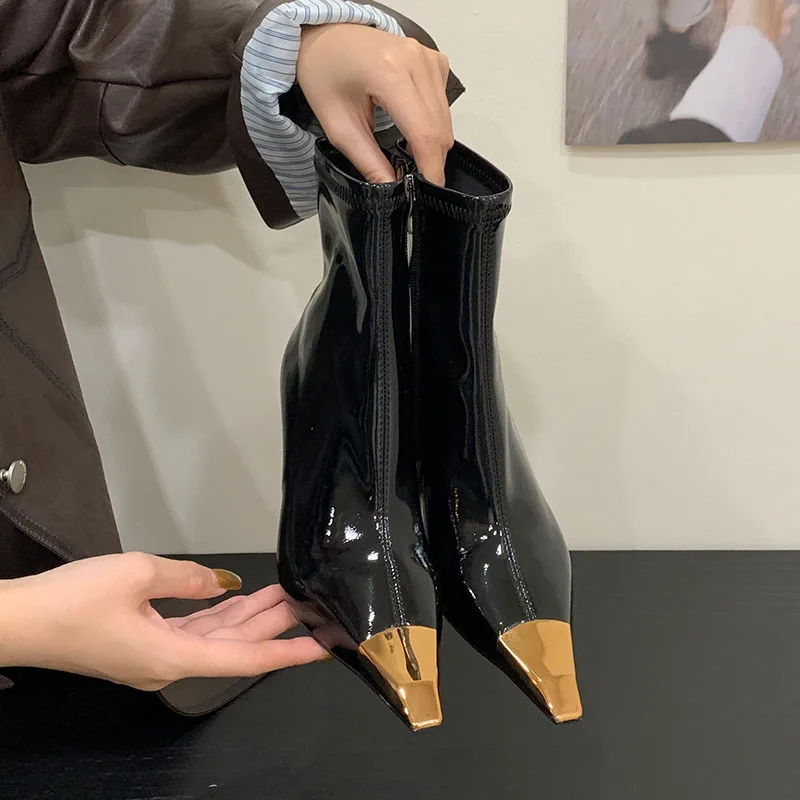 

Серебристые модные современные женские ботильоны с металлическим острым носком на каблуке, женские короткие ботинки на молнии, женские туфли-лодочки, женская обувь