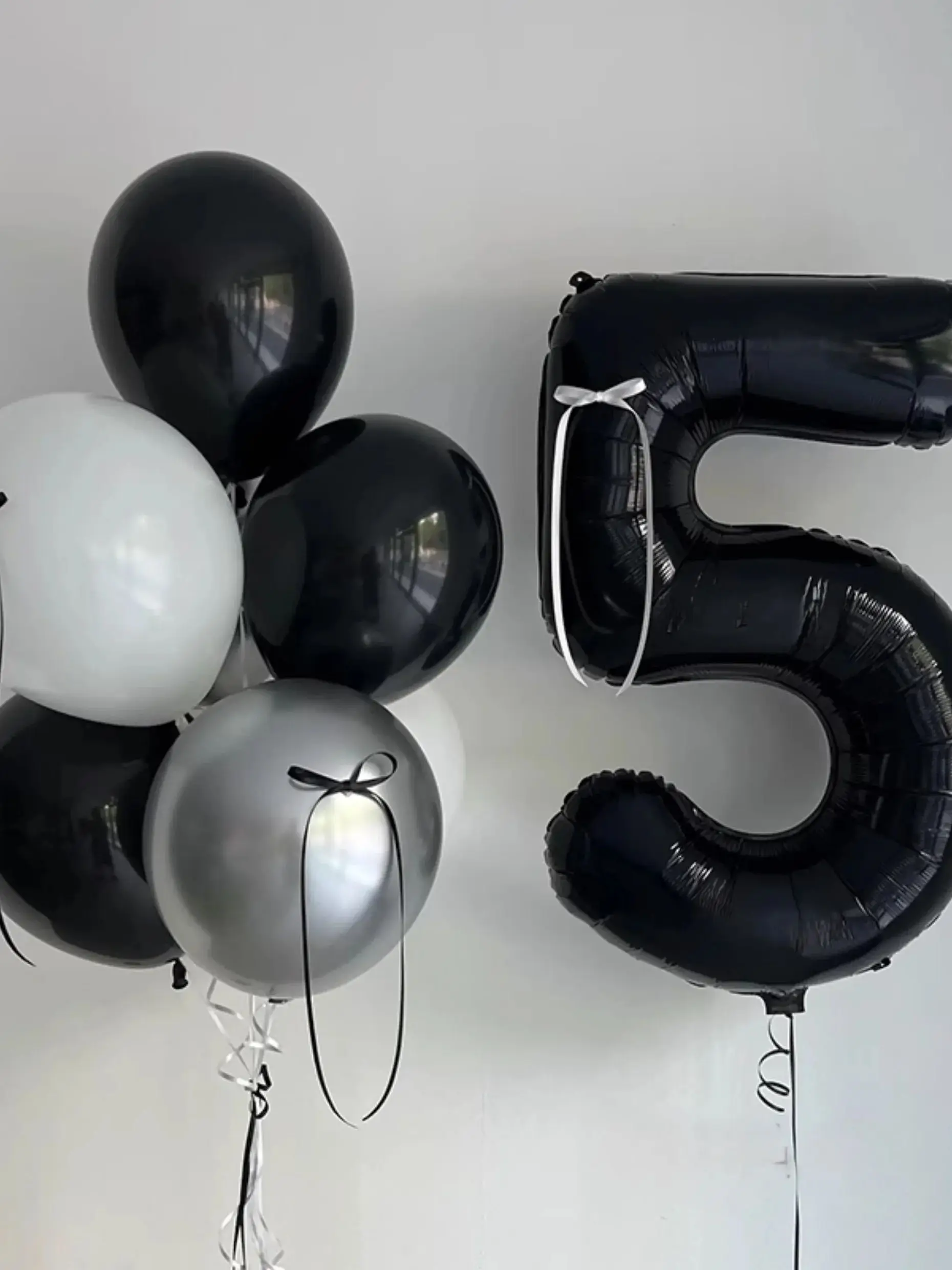 Czarny balon z cyframi Bukiet Wszystkiego najlepszego z okazji urodzin Tło Balon dla dzieci Wiek Dzieci Fotografia Dzieci Rocznica Dostawca — zdjęcie 2