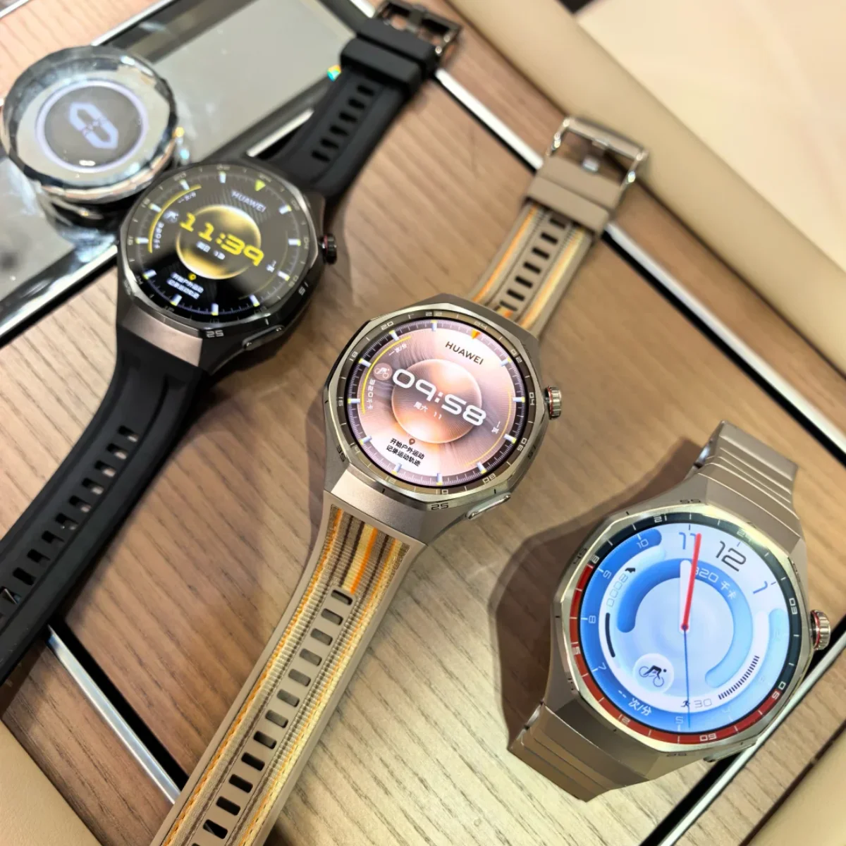 ساعة هواوي GT 6 Pro الإصدار العالمي ساعة ذكية بشاشة AMOLED مقاس 1.47 بوصة عمر البطارية 21 يومًا HarmonyOS 6.0 IP69 NFC iOS وAndroid