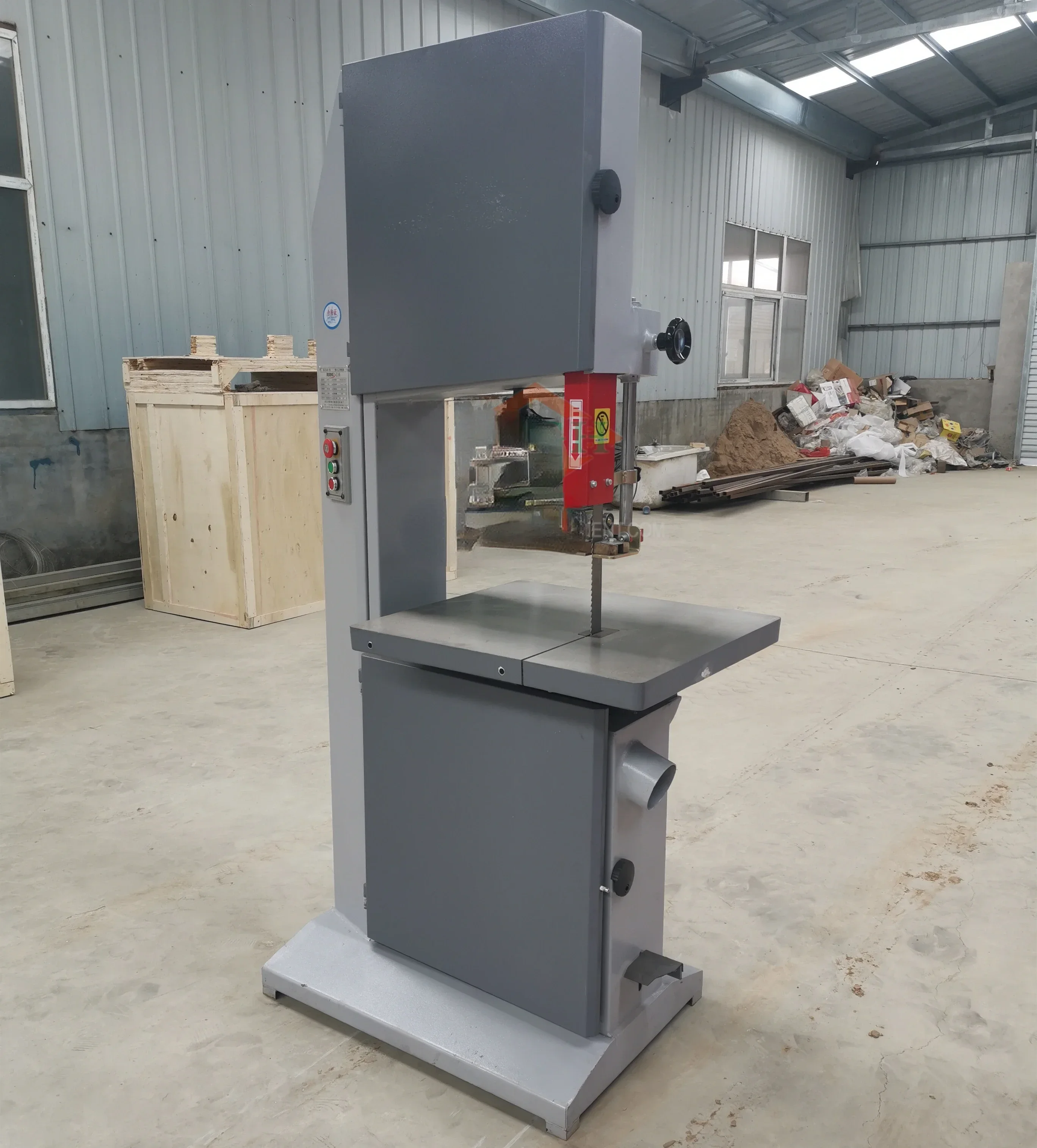 Vertical Band Saw Cutting Machine With Automatic Radiator Scraping