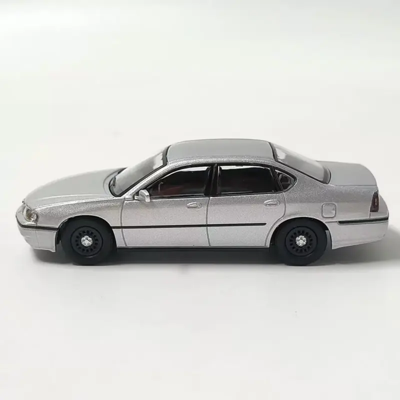 1:64 Impala SS 2005 Alloy Retro Old Car Model Diecast Metal Classic Police Sports Vehicles Car Model Simulation Collection Gifts