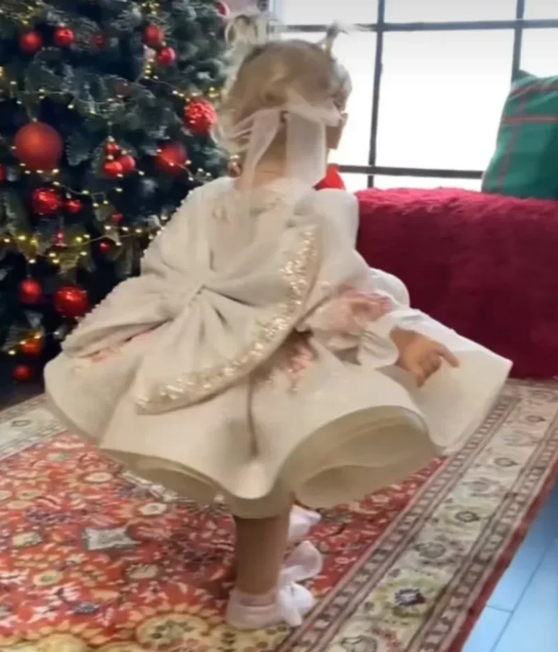 Maßgeschneidertes elfenbeinfarbenes schimmerndes Baby-Kleid zum 1. Geburtstag, O-Ausschnitt, Tutu-Kleid, langes Tüllkleid mit Puffärmeln und übergroßer Schleife