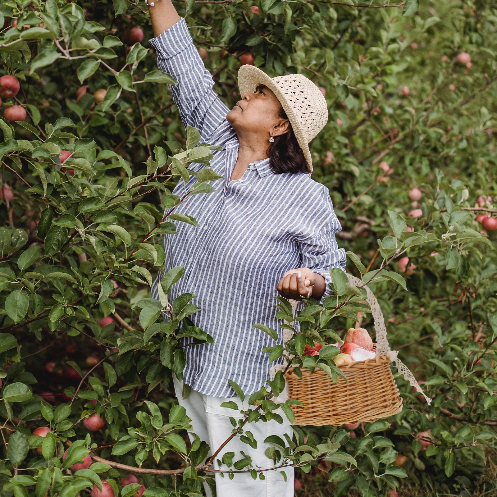 

Rattan Storage Basket Woven Flower Plant Decorative Baskets for Garden Balcony Living Room Small Size Large Capacity