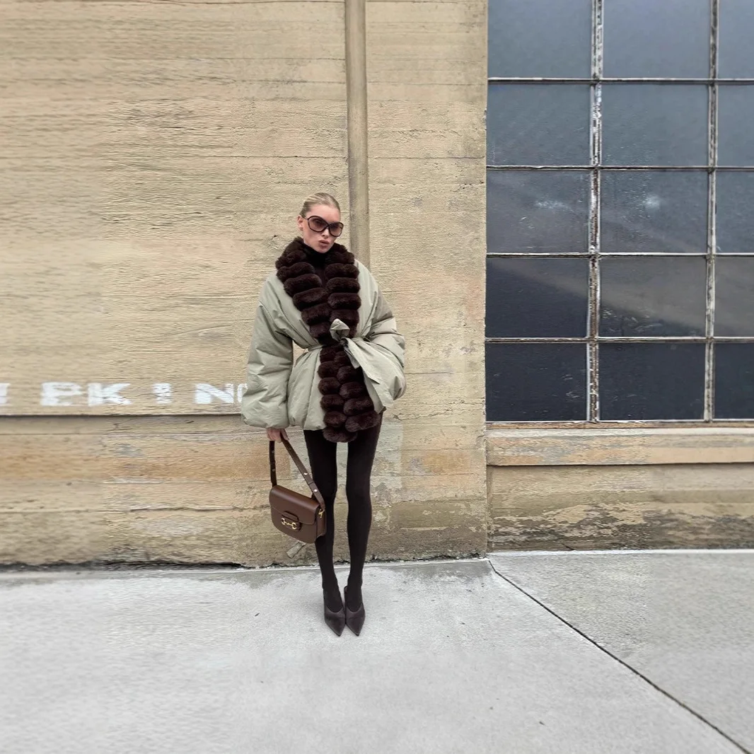 

Новая женская модная простая и стильная короткая куртка с меховой отделкой и шнуровкой для женщин на зиму 2026 года