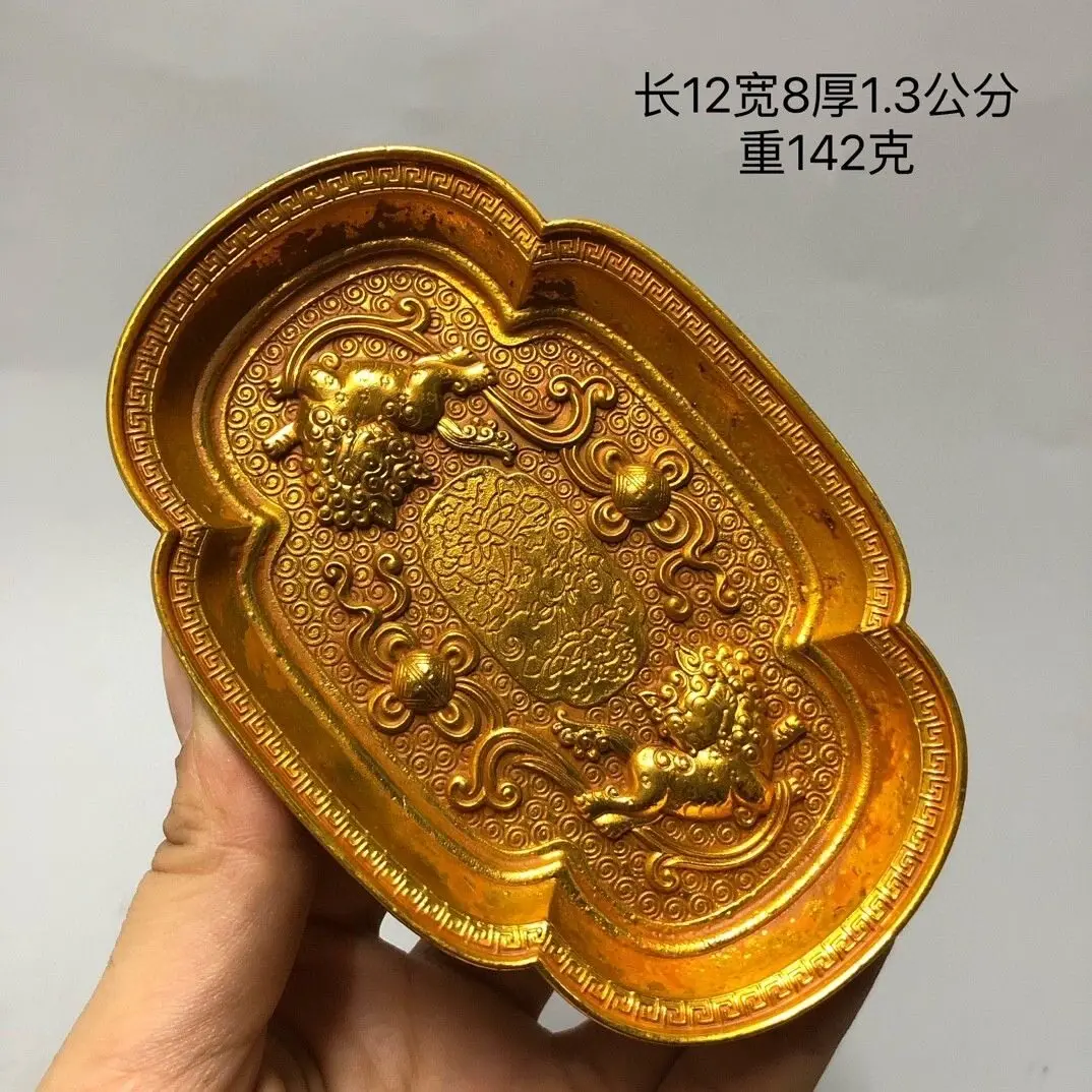 Collection of antiques Handmade relief gilt auspicious beast plate Zhenguan Tang Zhenguan plate Home lion decorative ornament