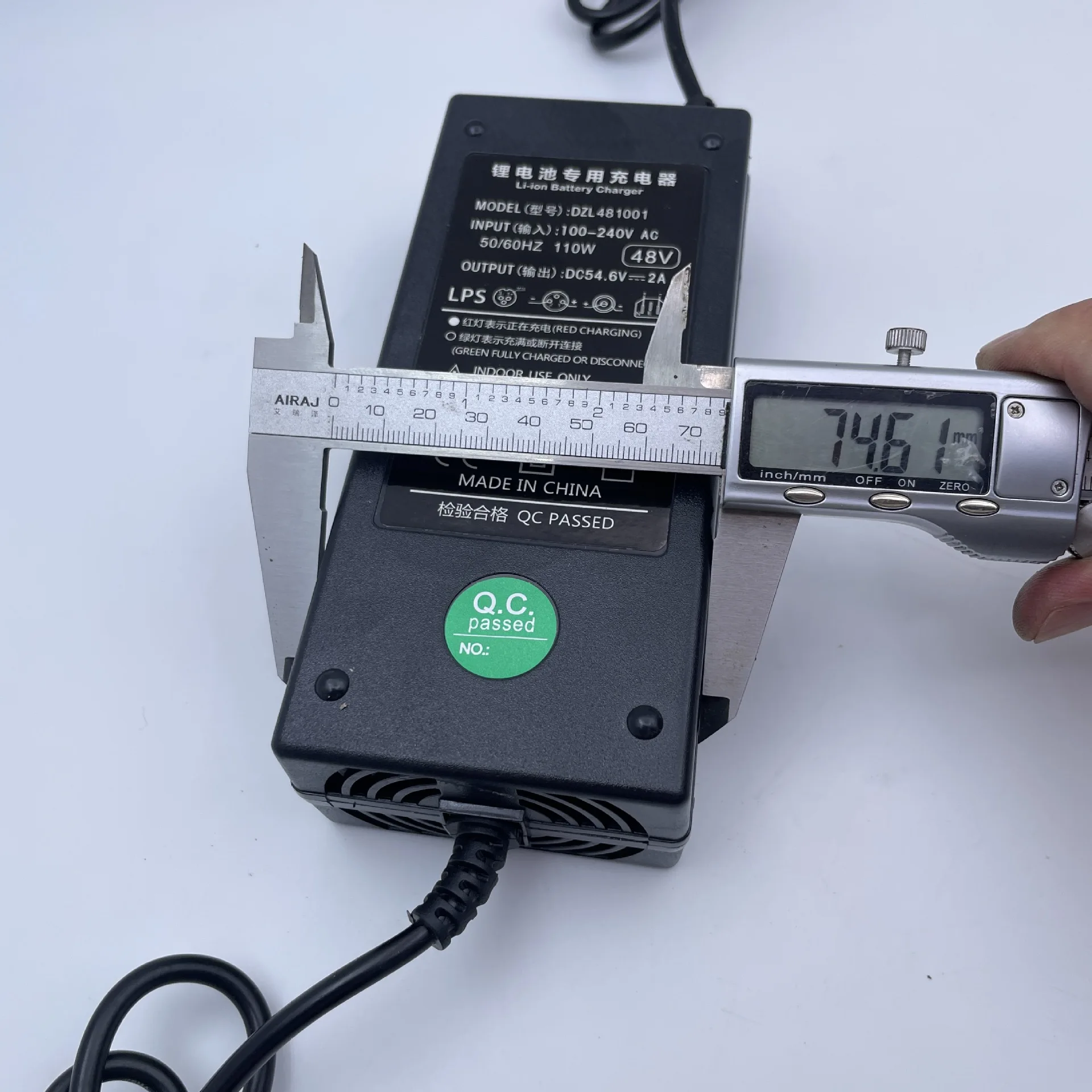 Factory Direct 2026 electric vehicle tricycle lithium battery charger product word cross-border European standard 24V36V48V2A