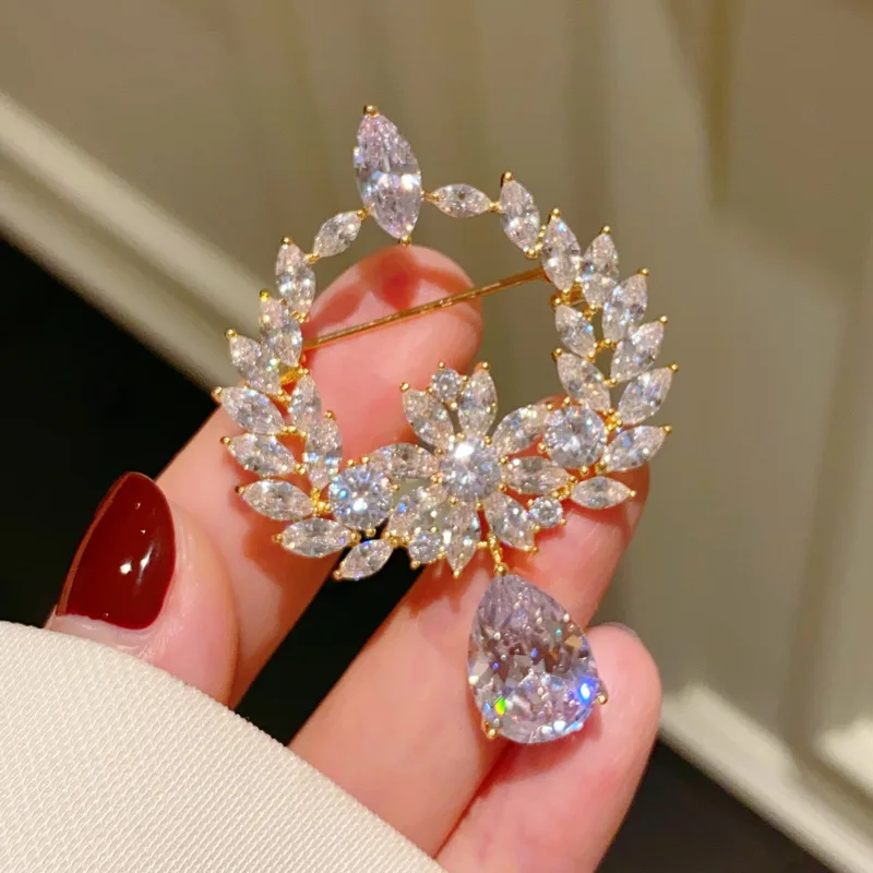Pin Buckle Brooches For Women Gold Color Sparkling Palace Water Droplet Zircon Fine Jewelry Fashion Dress Accessories Corsage