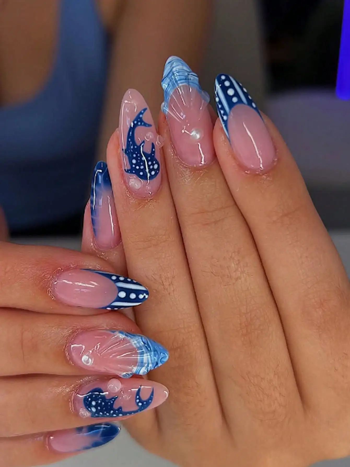 

24pcs Set French Almond Ocean Style 3D Shiny Shell & Crocodile Pattern Press-On Nails. Includes 1pc Jelly Gel & 1pc Nail File. For Women & Girls Vacation, Date & Daily.