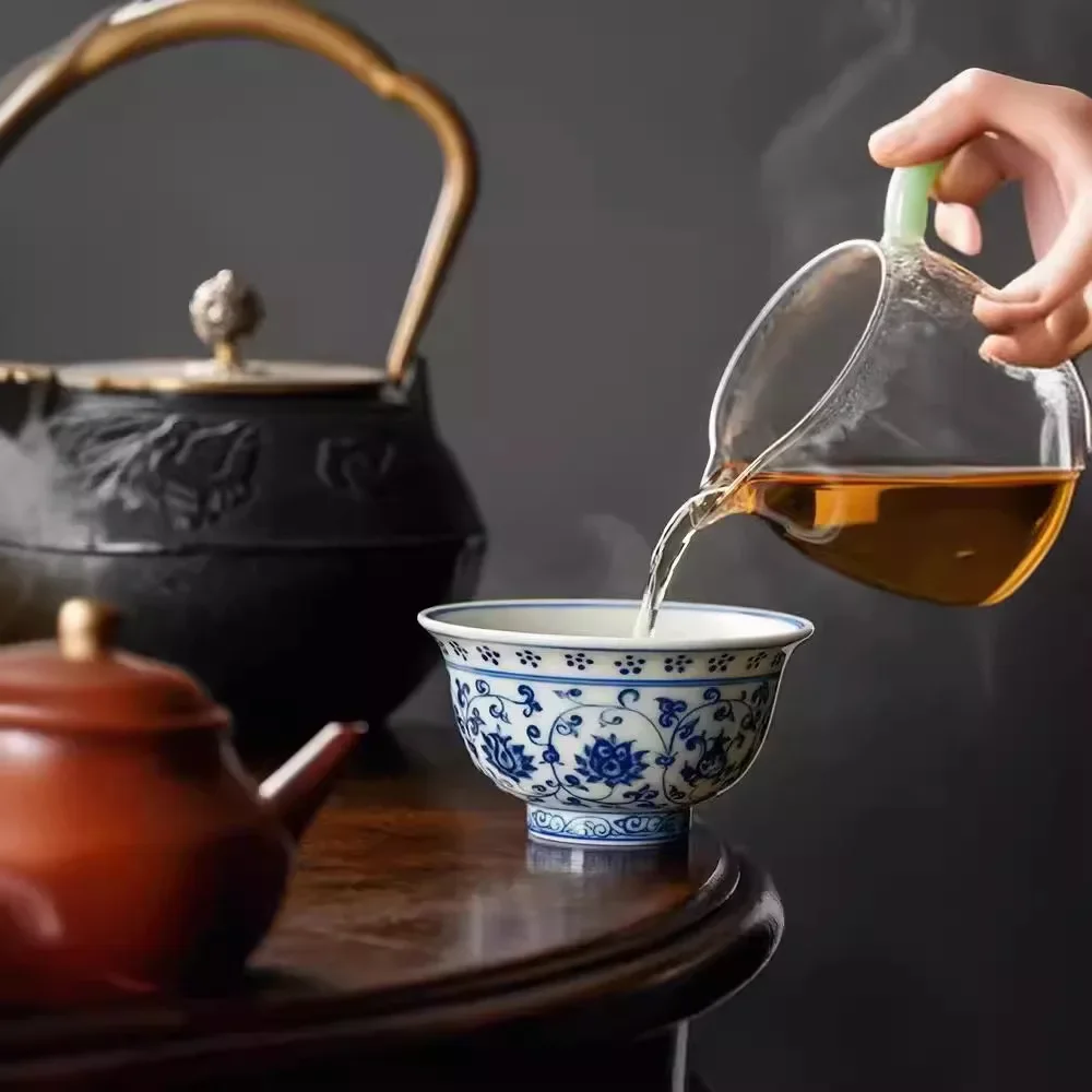 High-end Yongle Blue and White Pressure Hand Cup Handmade Antique Tea Cup Special Master Cup for Twisted Lotus Kung Fu Tea Set