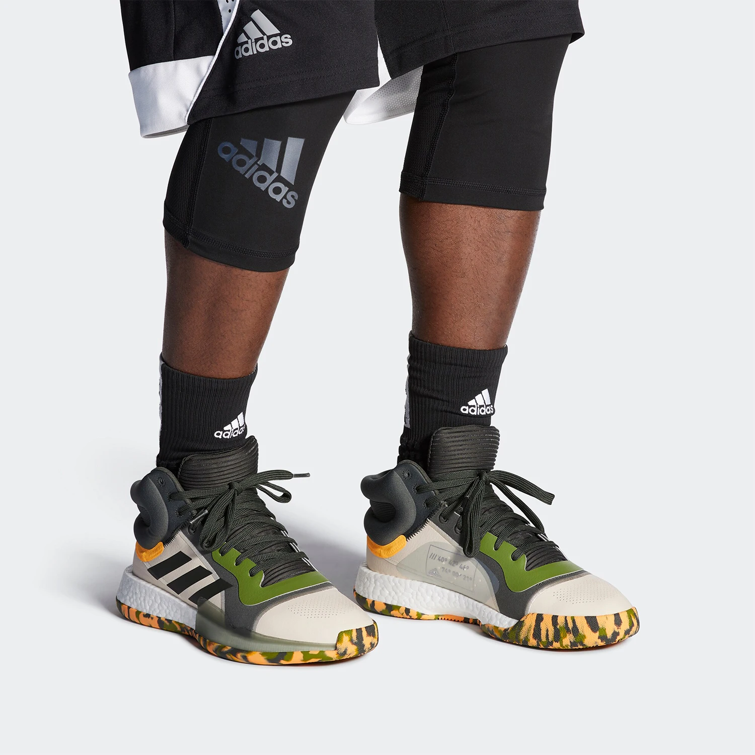 

Adidas genuine men's 19 autumn sports boost cushioned high top casual basketball shoes EF0489