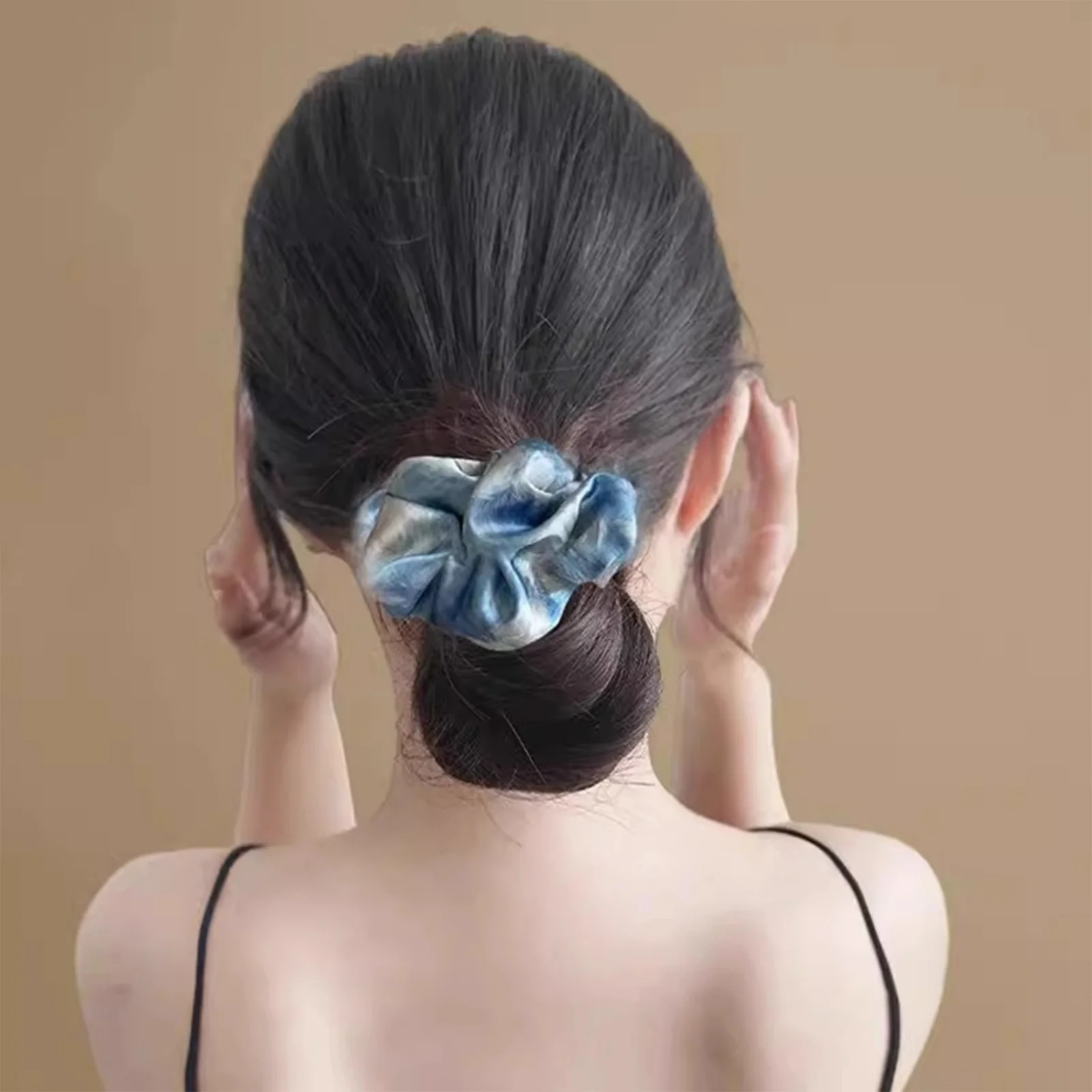 1 ชิ้นสีฟ้าสีน้ําผม Scrunchie, ผ้าไหม - เหมือนผูกผมผ้า, เครื่องประดับผมหรูหราสําหรับทรงผมที่มีสไตล์ของผู้หญิง