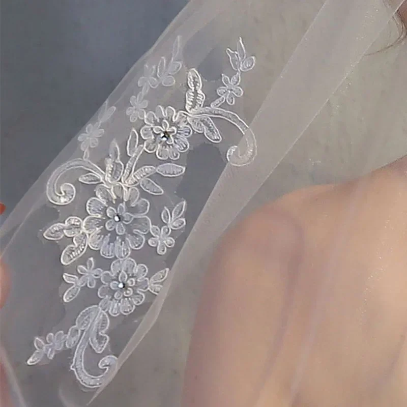 Bride 1 Tier Lace Appliques Bridal Veil Crystal Beaded Tulle Wedding Veils Comb