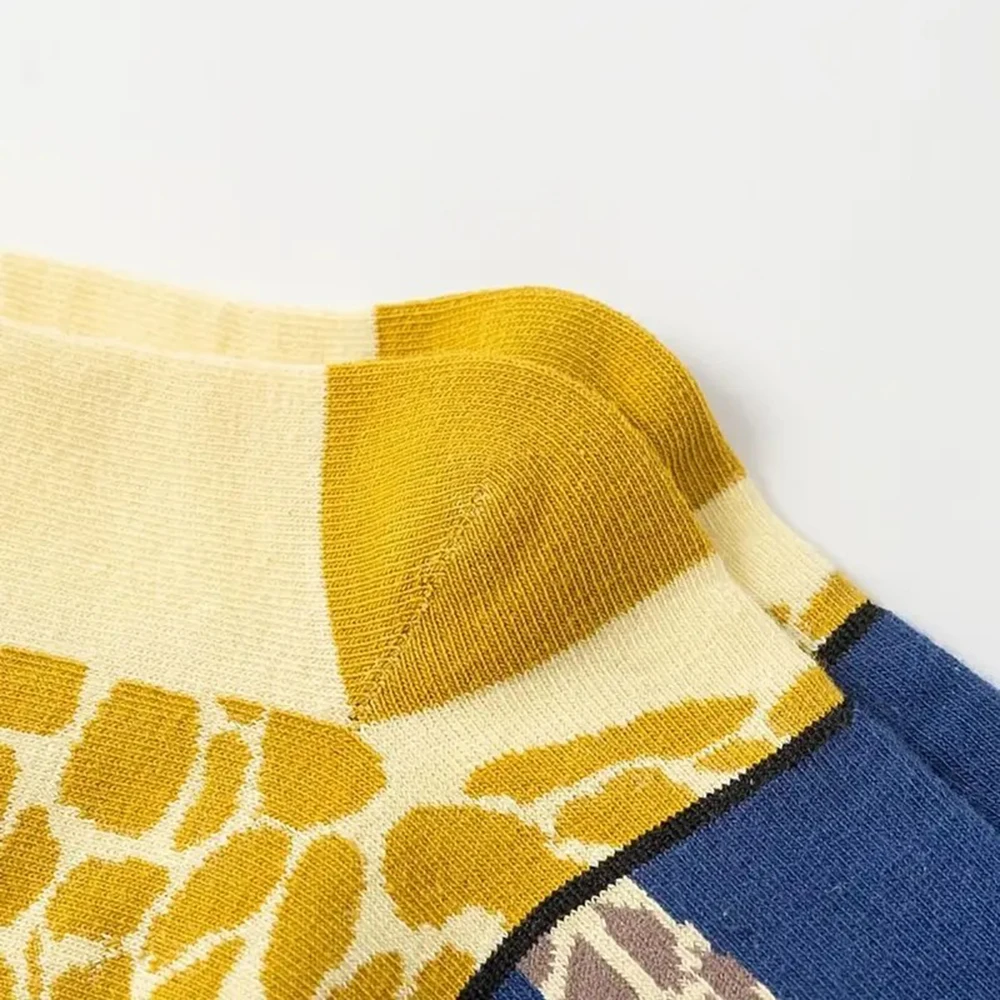 1 Pair Women Giraffe Printed Mid Tube Socks Fashionable Versatile Cartoon Patterns Soft Comfortable Breathable Casual Socks
