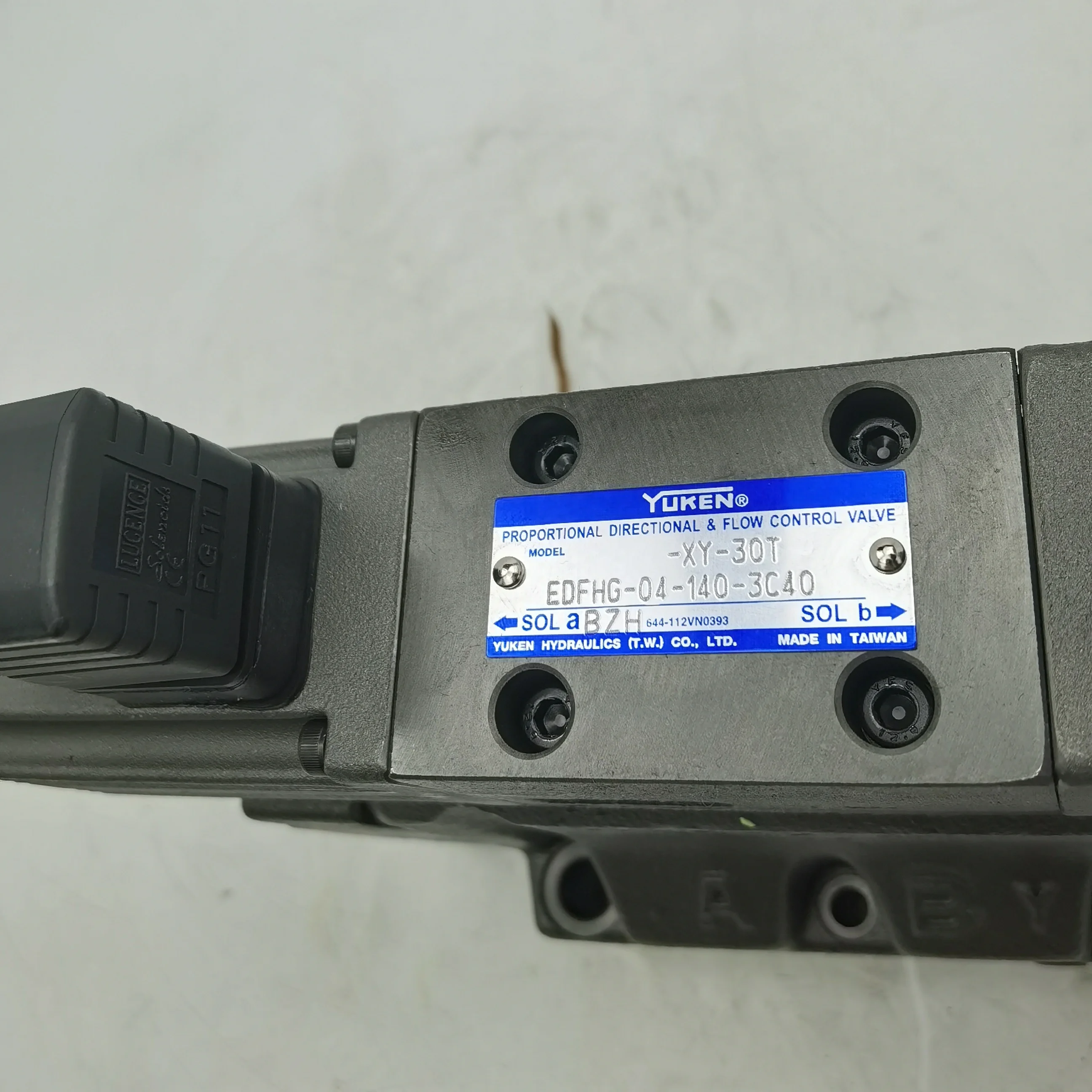 Original YUKEN EDFHG-04-140-3C40-XY-30T hydraulic proportional control valve EDFHG-03/04/06-100/140/280-3C2/3C40-XY-E-31