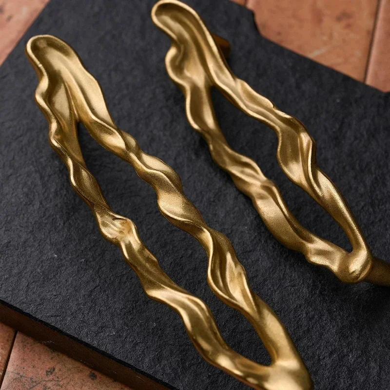 Wardrobe Cupboard Door Furniture Hardware Gold Irregular Twisted Wave Kitchen Cabinet Handles Pulls Textured Brass Drawer Knobs