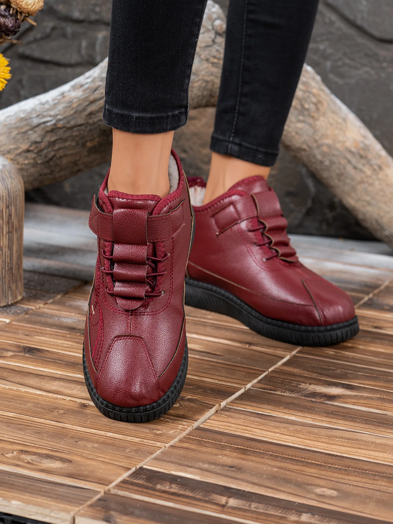 2026 Winter Damen Fleece-Gefütterte Leder-Stiefeletten Klettverschluss Stickerei Rutschfeste Weiche Gummisohle Warme Freizeitstiefel – Detail 3