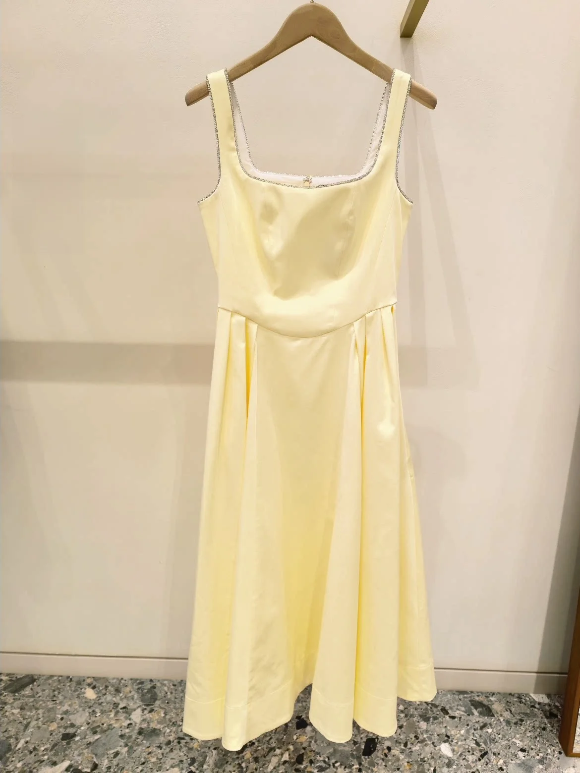 

Heidd Summer Vacation Style Yellow Rhinestone Trim Mid-Length Strapless Dress Cotton High Waist A-Line Skirt Daily Wear