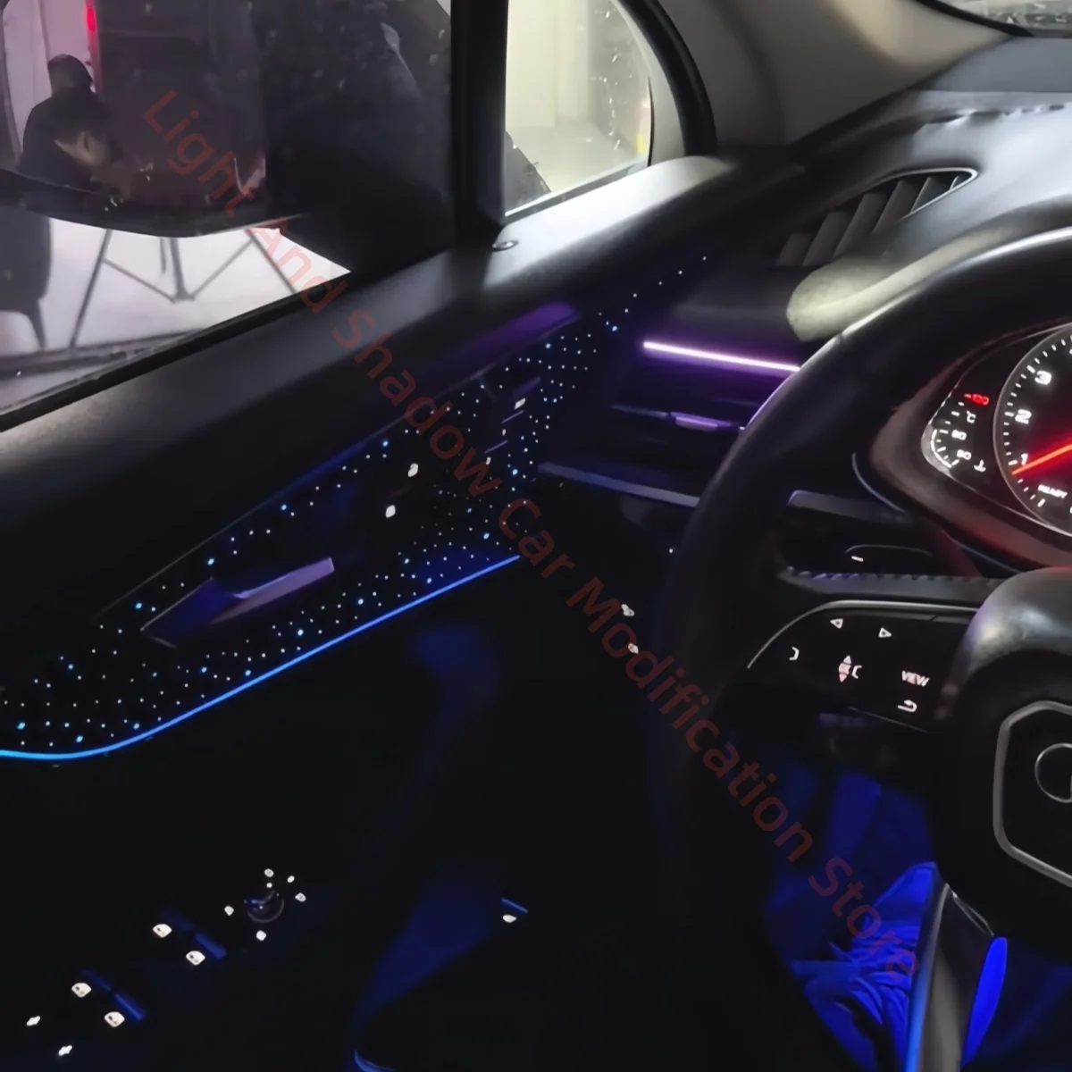 اكسسوارات السيارات صالح لأودي Q7 2016-2019 LED مصباح لتهيئة الجو السيارات الإضاءة الداخلية ترقية القدمين أربعة أبواب القالب