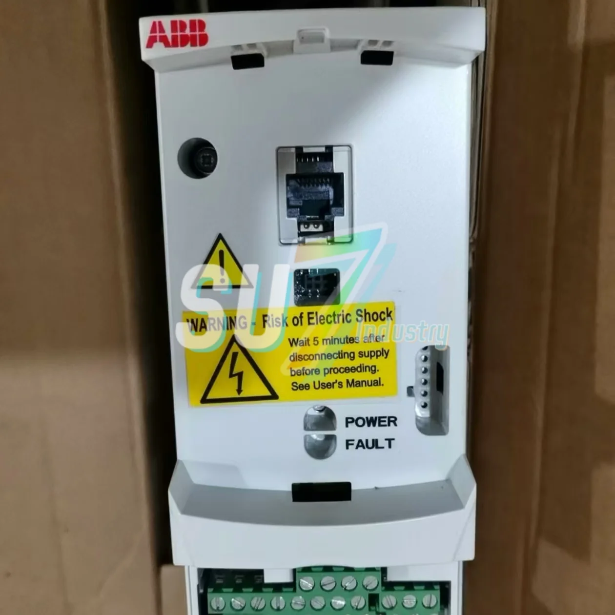 周波数コンバータ ACS310-03E-01A3-4 ACS310-03E-02A1-4 倉庫に新入荷