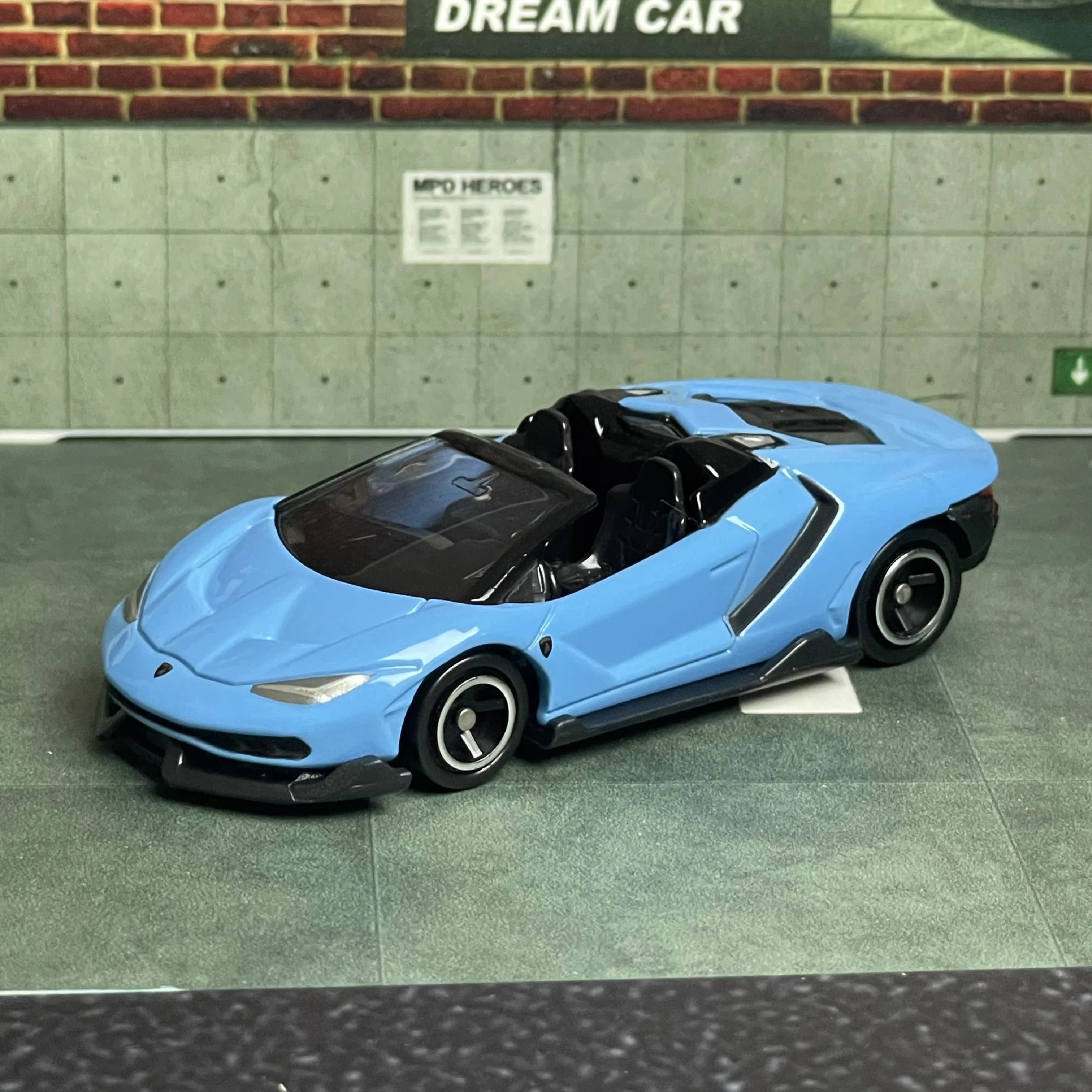 Takara Tomy Tomica Asia No.68 Lamborghini Centenario Roadster Alloy Car Vehicle Diecast Metal Mode Collection Display Toy Gift