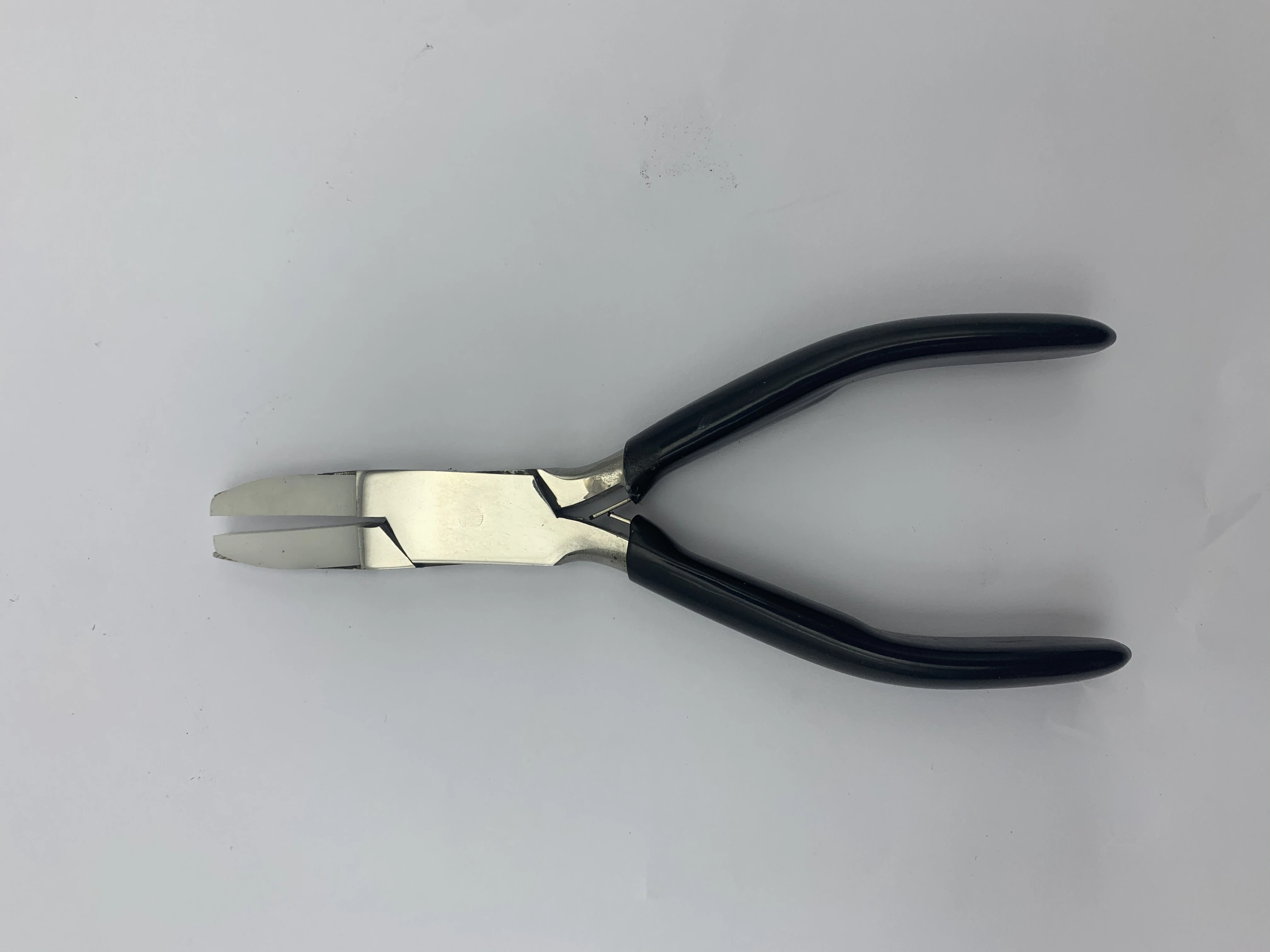 

Flat Shaping Wire Plier with Plastic Jaw for Jewelry Tool Spring Plate Jewelry Plier