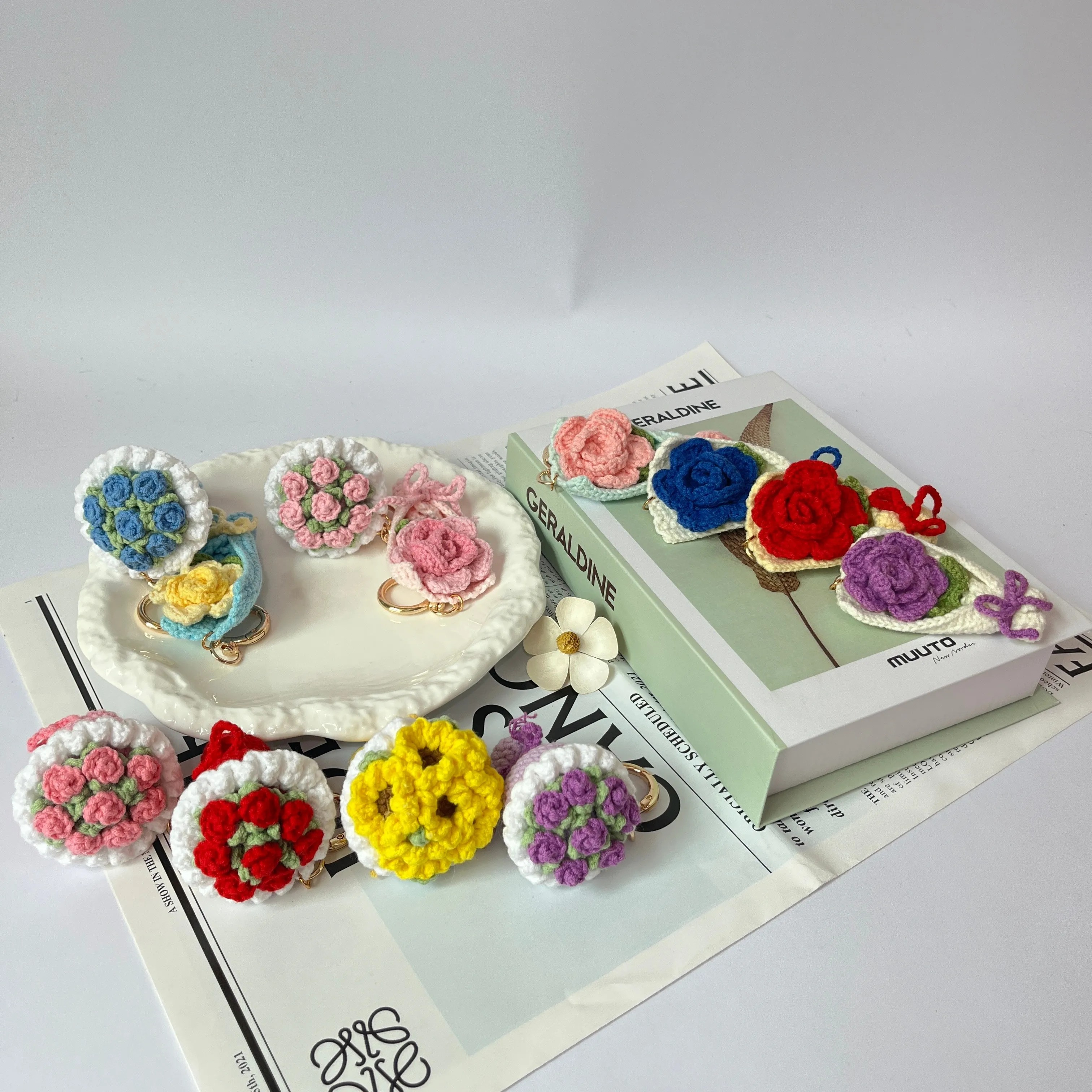 

DIY Cute Crochet Bouquet Keychain Mini Hand-Knitted Flower Roses Keychain Ring Car Bag Hanging Pendant Ornament Gift