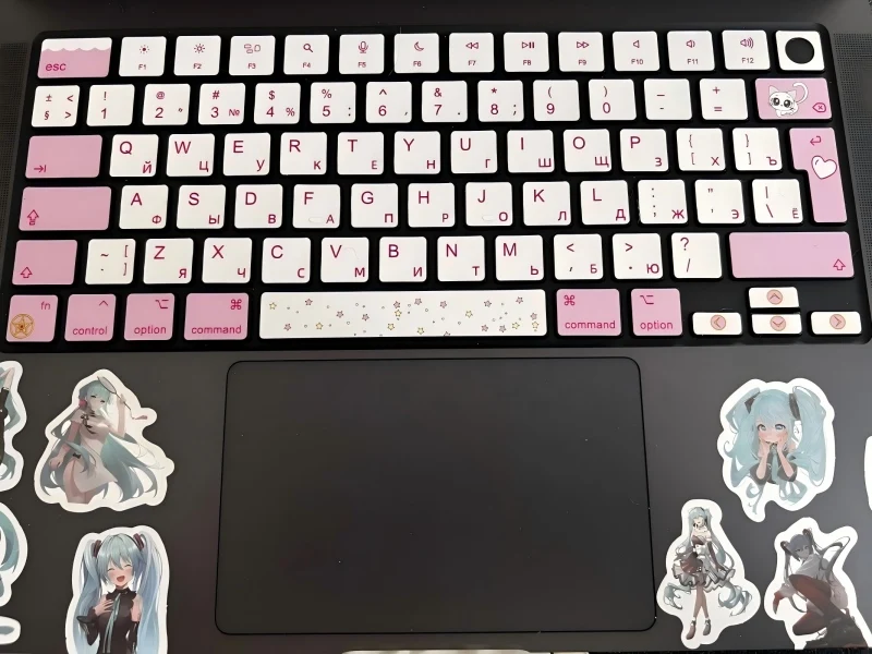 Подходит для (русской) Apple MacBook, наклейка на клавиатуру ноутбука, наклейка на кнопку, мультяшный розовый воздушный M4 15,3 A3241 14,2A2941 Pro M2-M3