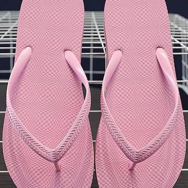 Flip-flops casuais elegantes de sola grossa para mulheres, antiderrapantes e impermeáveis, praia à beira-mar