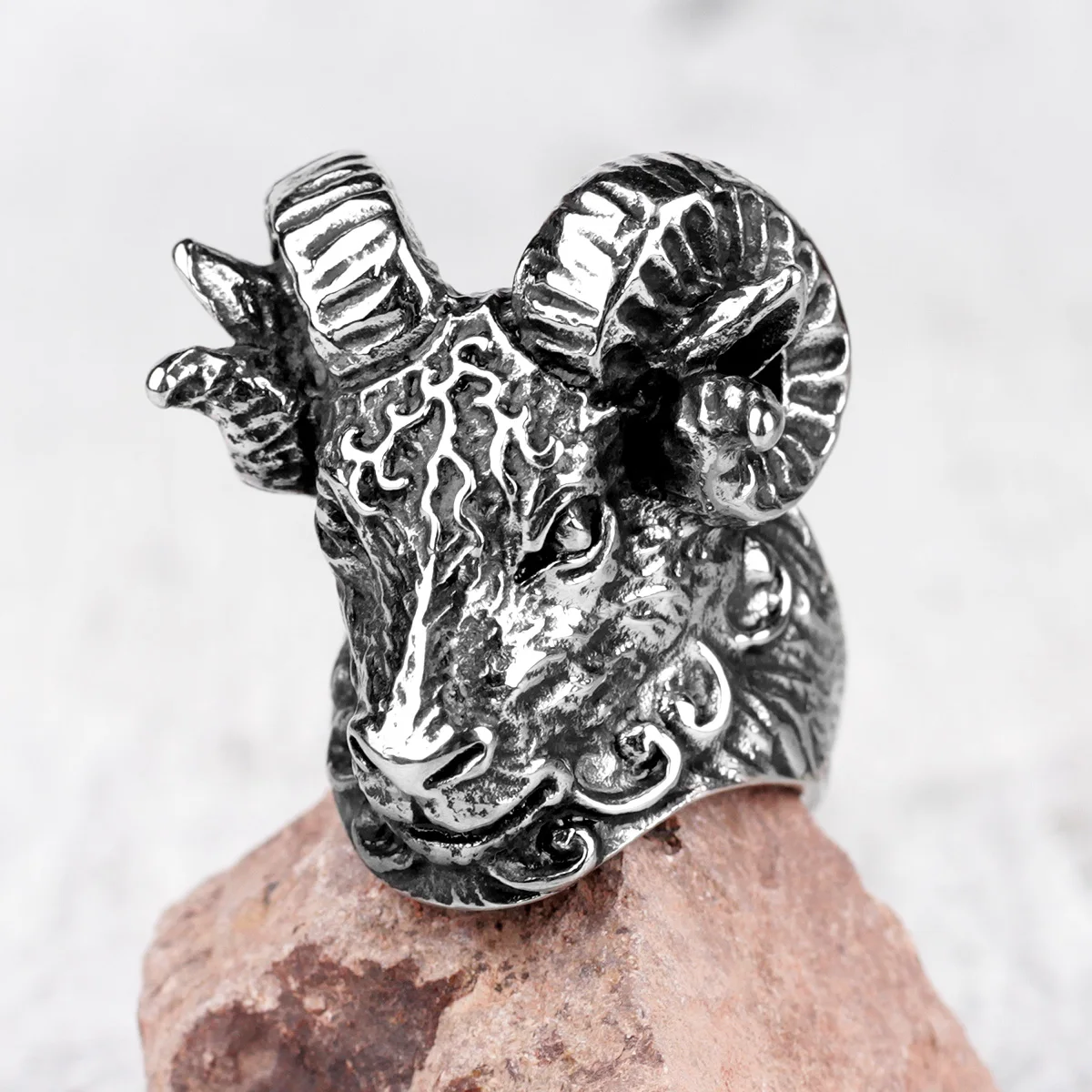 

Stainless Steel Men Rings Sheep Goat Head Animal Rock Punk Personality for Male Boyfriend Jewelry Creativity Gift Wholesale