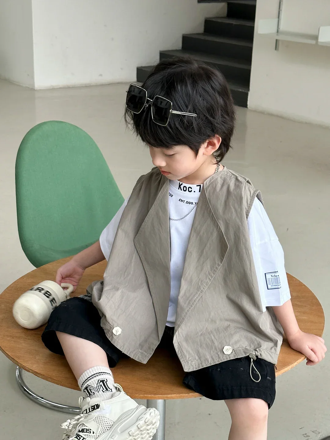 

Children's Clothing Boy's Waistcoat Solid Color Handsome Casual Fried Street Sleeveless Coat 2024 Summer New