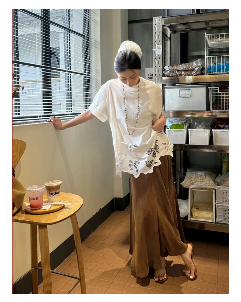 

Women's White Round-neck Short-sleeved T-shirts with Hollow-out Embroidery and Patchwork in a Niche Design (High-end Style)