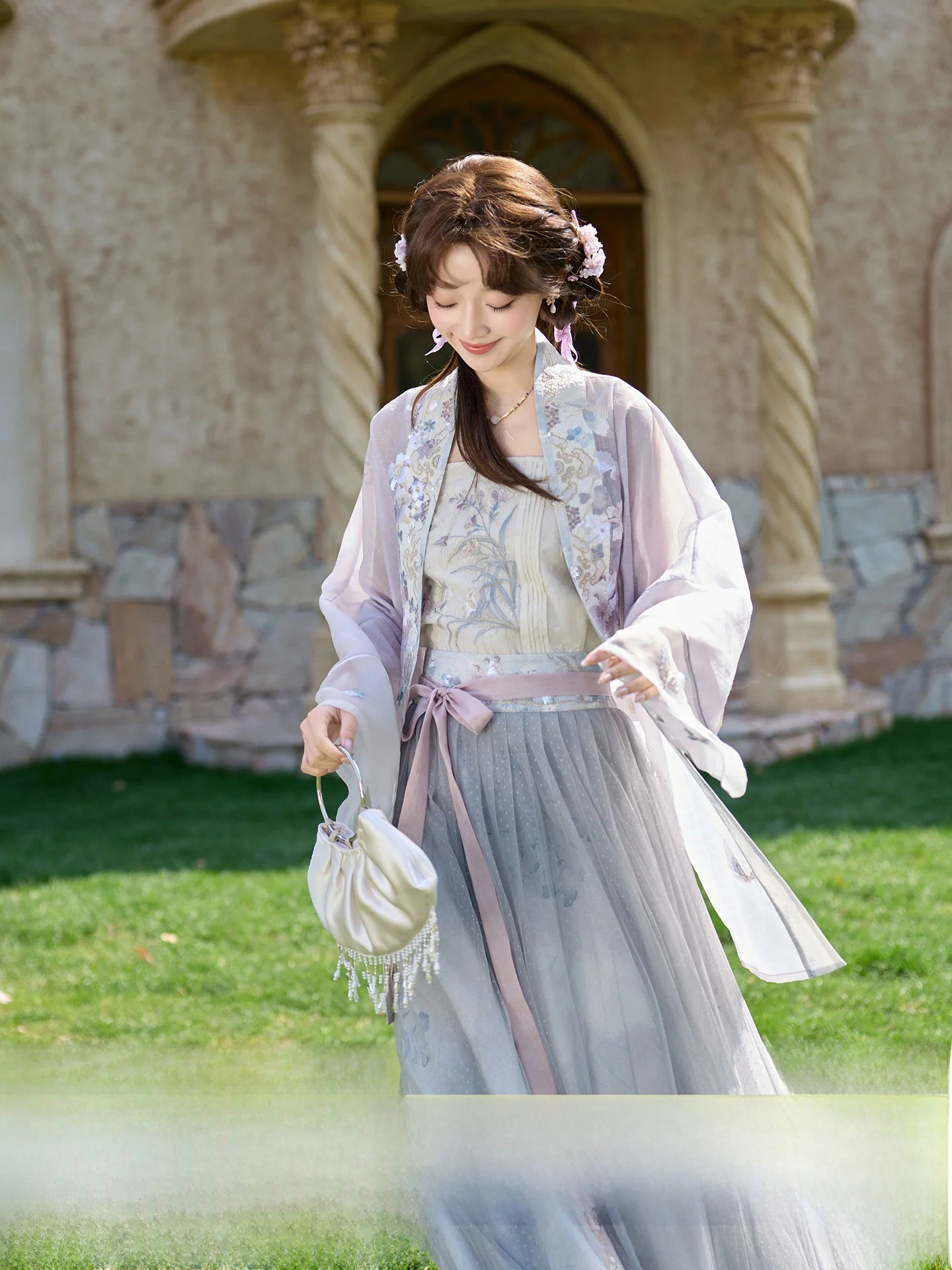 

Thirteen Excess Lotus Seed Morning Mountain Jade Song Dynasty Hanfu Embroidered Button-Up Silk Halter Skirt Set Women's Clothing