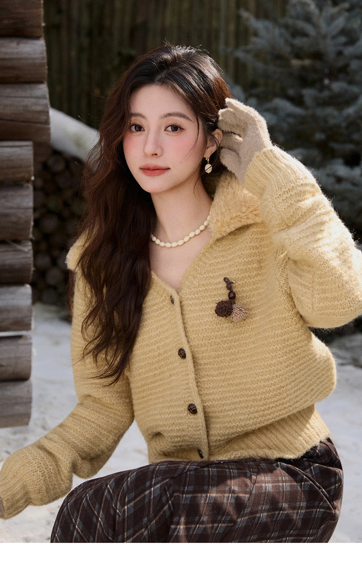 

MISHOW Women's V-neck Cardigan 2025 Winter New Loose Single-breasted Sweater Luxurious Design Detachable Fur Collar MXE90Z2758
