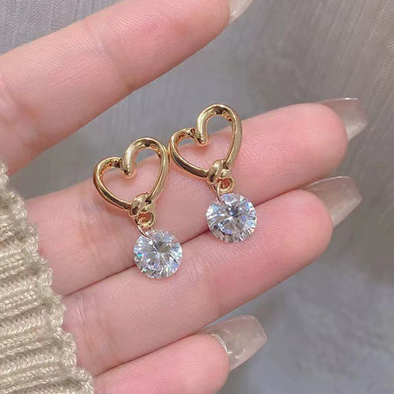 Полые-серьги-капли-в-форме-сердца-для-женщин-круглые-висячие-серьги-со-стразами-милые-серьги-для-девочек-романтическая-геометрия-модные-ювелирные-изделия