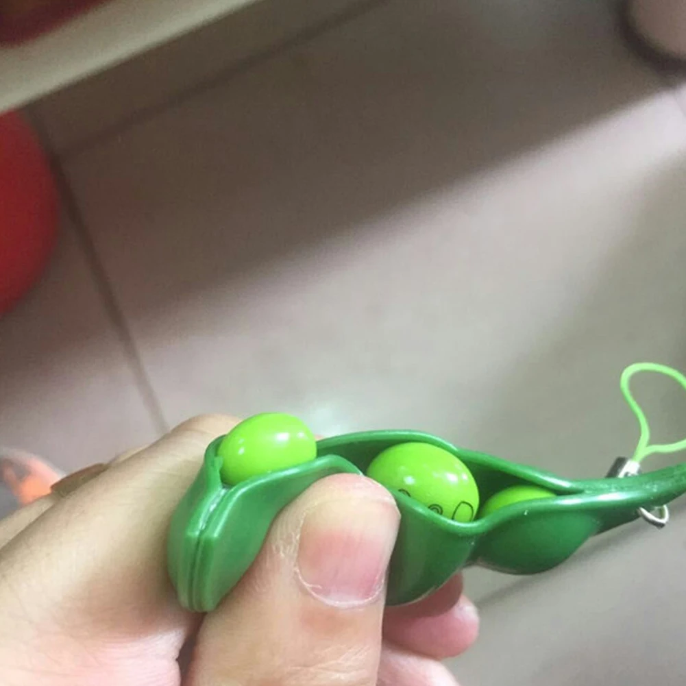 New Creative Extrusion Pea Bean Soybean Edamame Stress Relieve Toy Keychain Cute Fun Key Chain Ring Paty Gift Bag Charms Trinket