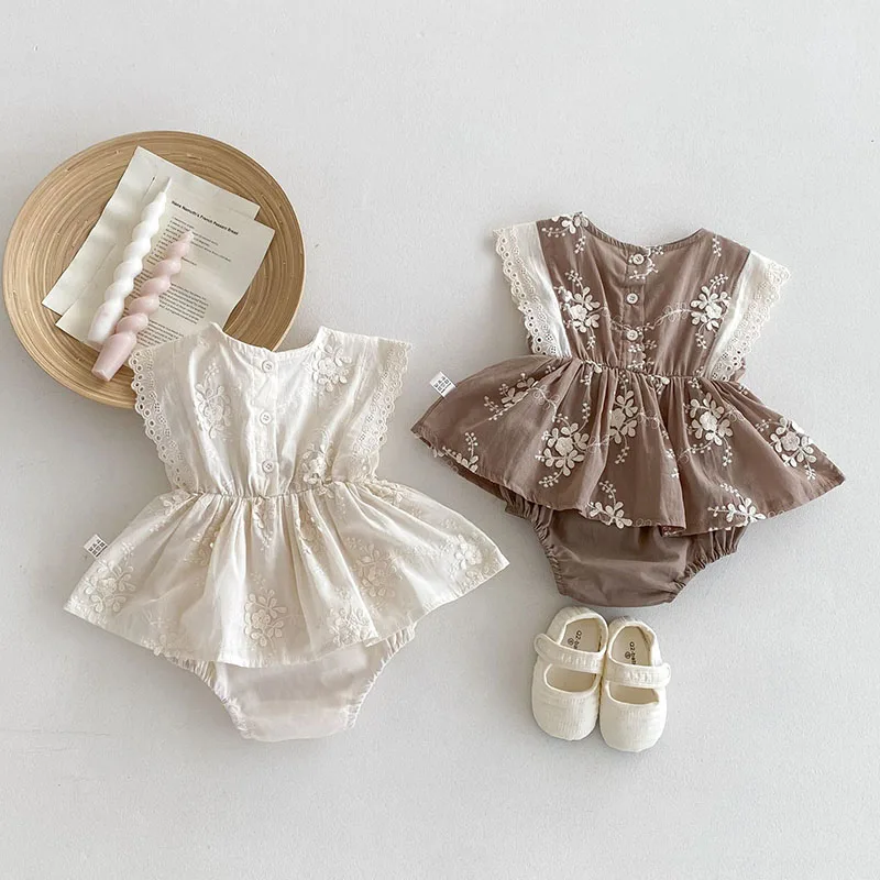LILIGIRL 2026 ربيع جديد الفتيات ارتداءها طفل لطيف التطريز زهرة بذلة طفل بلا أكمام رقيقة نمط قطعة واحدة