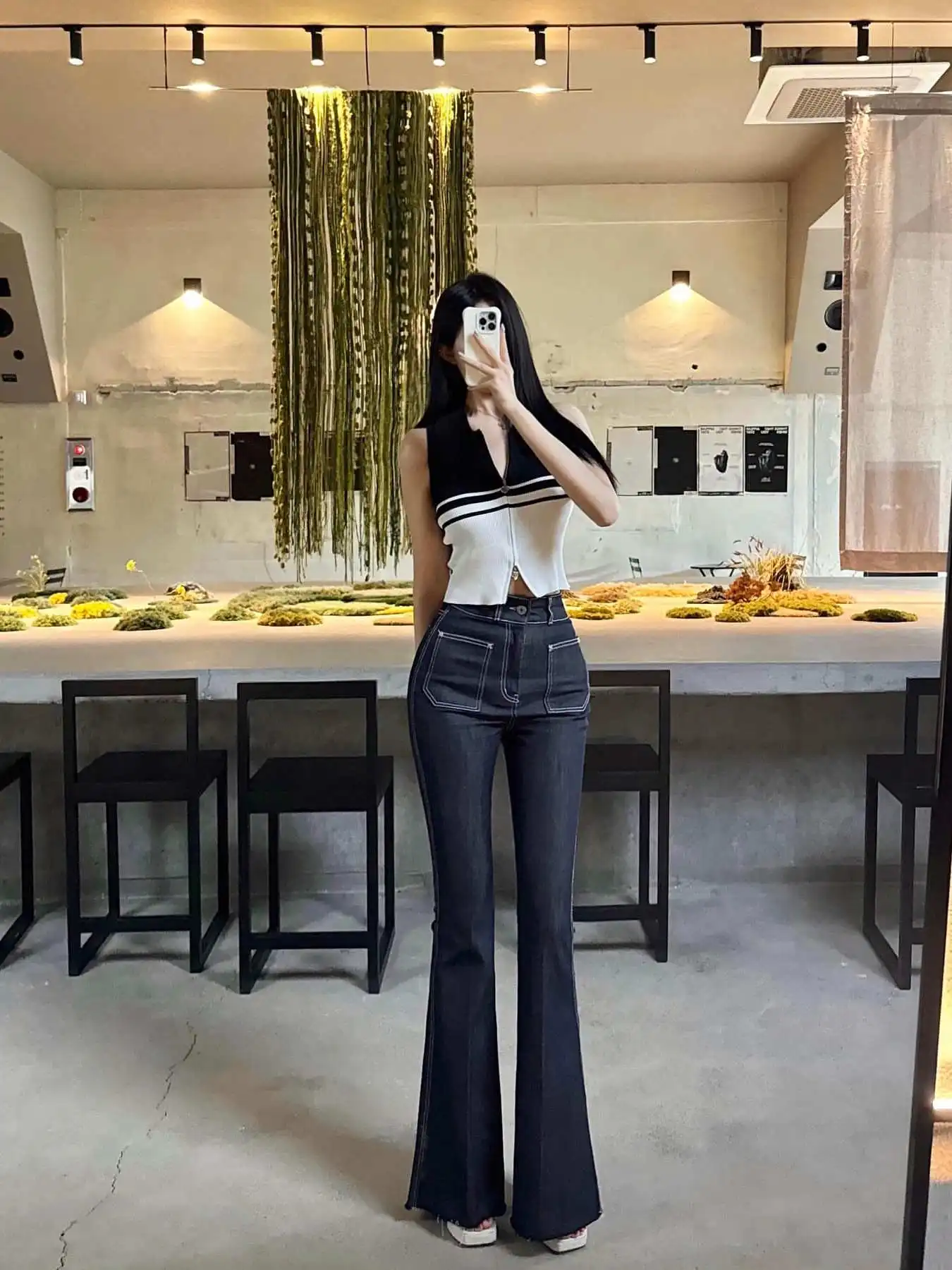 

Джинсы с высокой талией и расклешенными штанинами в ретро-стиле, с вышивкой и декоративной строчкой, женские, из высокоэластичного денима