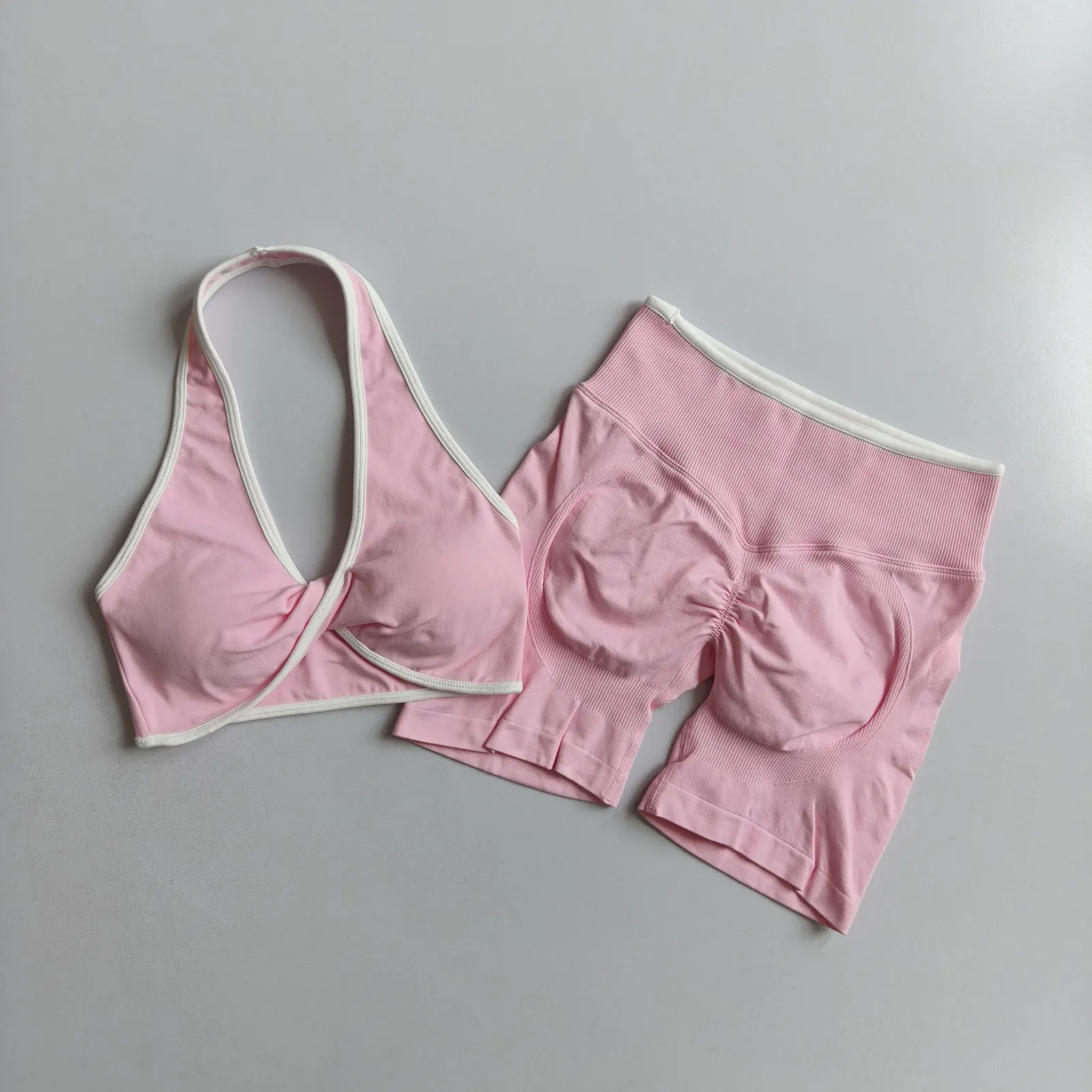 2-teiliges nahtloses Sport-Set mit Push-up-BHs für Damen, geeignet für Laufen und Aerobic, hochelastische, hüftformende Sport-Shorts. – Detail 4
