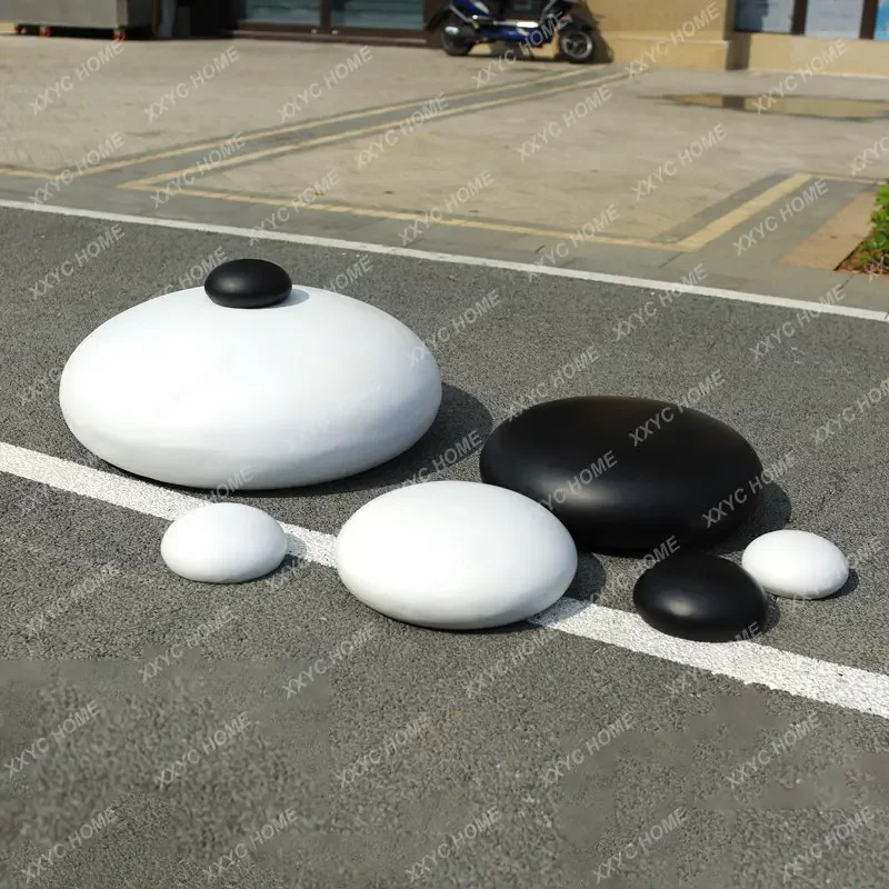 

Outdoor Simulation Go Creative Big Decorations Black and White Chess Sculpture Campus Culture Square Park Chess decor