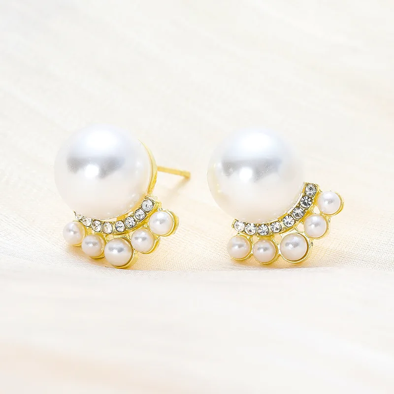 Trendy New Pearl Stud Earrings for Women Crystal Side White Imitation Pearl Korean Fashion Temperament Ear Accessories brincos