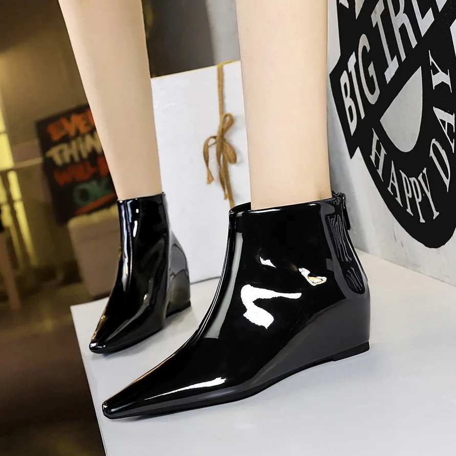 Fashion Korean Versatile Interior Height Rise Slope Heels Shiny Surface Lacquer Leather Short Sleeve Foot Repair For Women Pumps