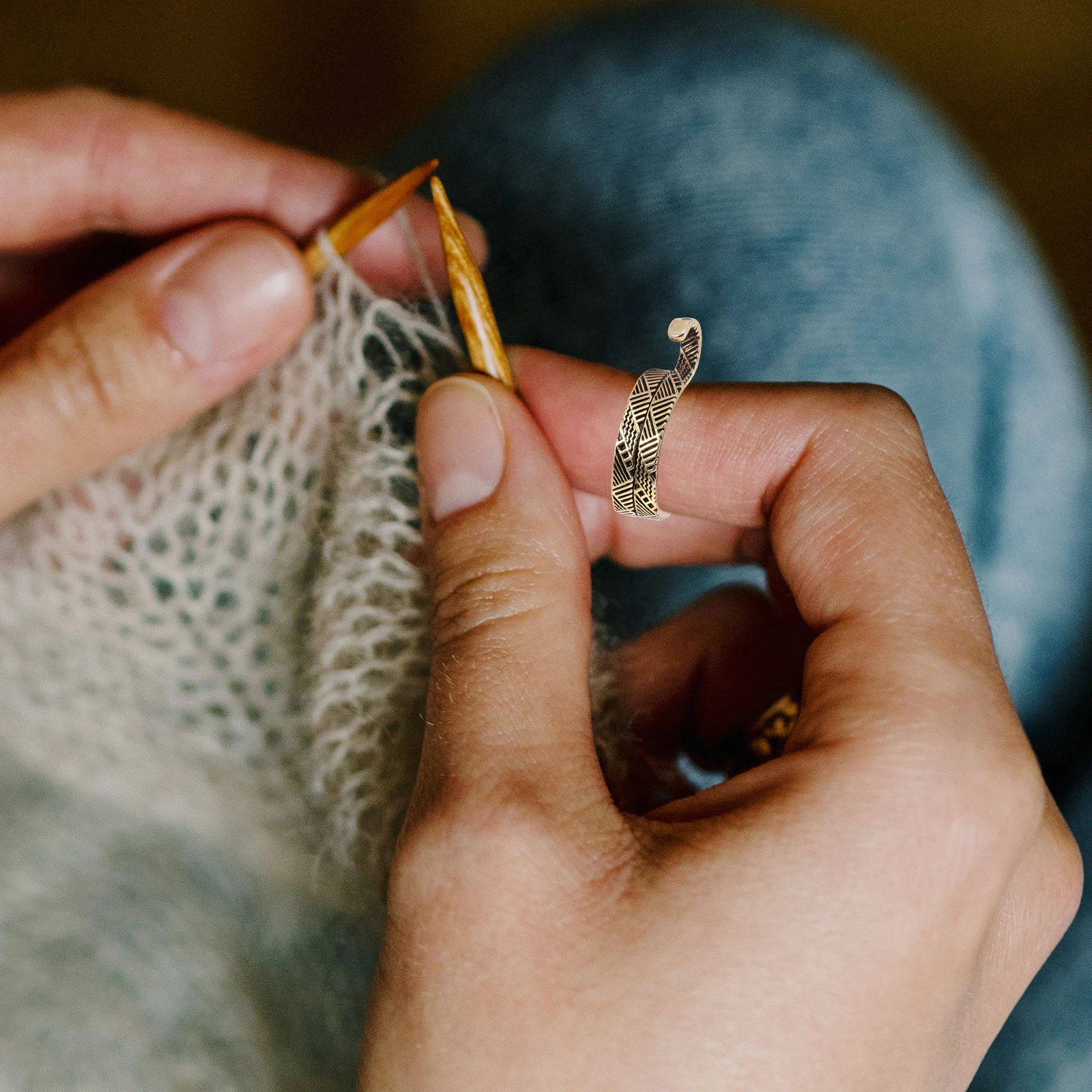 2 pcs Copper Knitting Ring Yarn Guide Loop Thread Sewing Supplies Crochet Tools Adjustable Portable Practical Wool Box