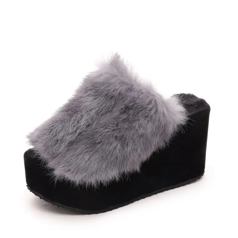 ตื้นขนาดใหญ่บน WEDGE FLOCK หญิงรองเท้าสุภาพสตรีรองเท้าแตะแพลตฟอร์ม FUR Flip Flops ผู้หญิงรองเท้าส้นสูง 2025 Plush สูง PU Basic Sli