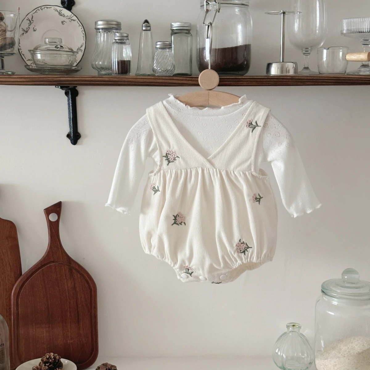 

New Baby Girls Clothes Fashion Set Flower Embroidery Casual Suspender Pants+Love Long Sleeves Newborn Autumn Hot Boys Suit 0-1Y