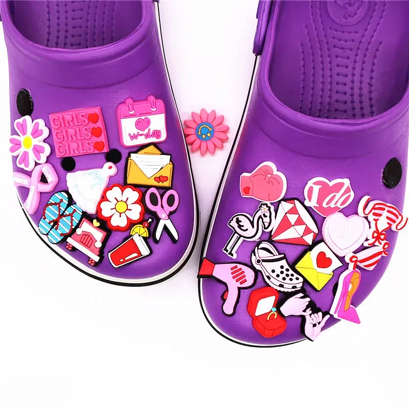 Hot 1pcs Spoof Pink Style PVC Shoe Charms DIY Heart-shaped BFF Shoe Accessories fit Clogs Decorations Buckle Girl Gift