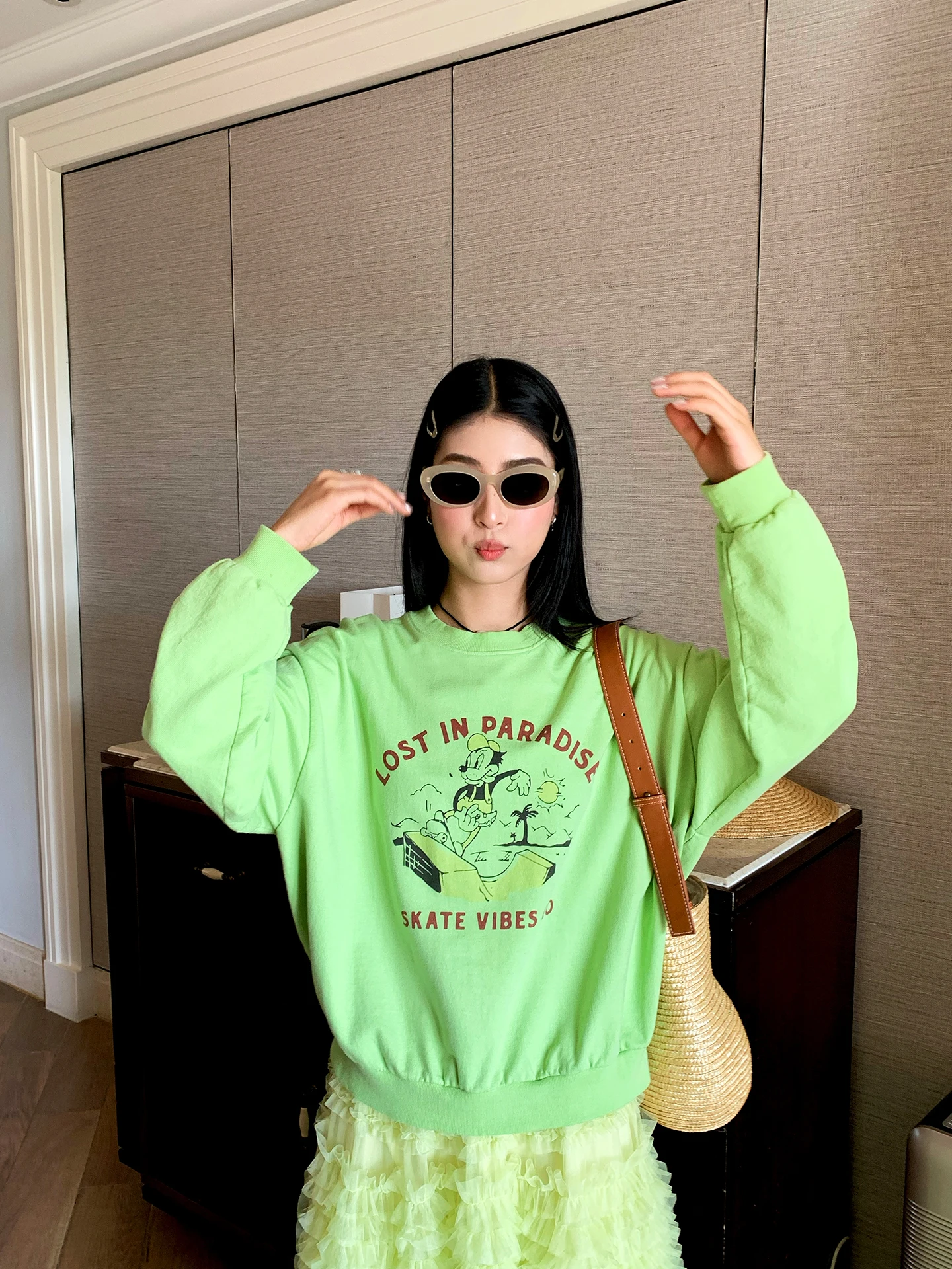 

Свободный свитшот с круглым вырезом и капюшоном для женщин, весенний дизайн, однотонный, из комфортной трикотажной ткани, с длинными рукавами, повседневный стиль