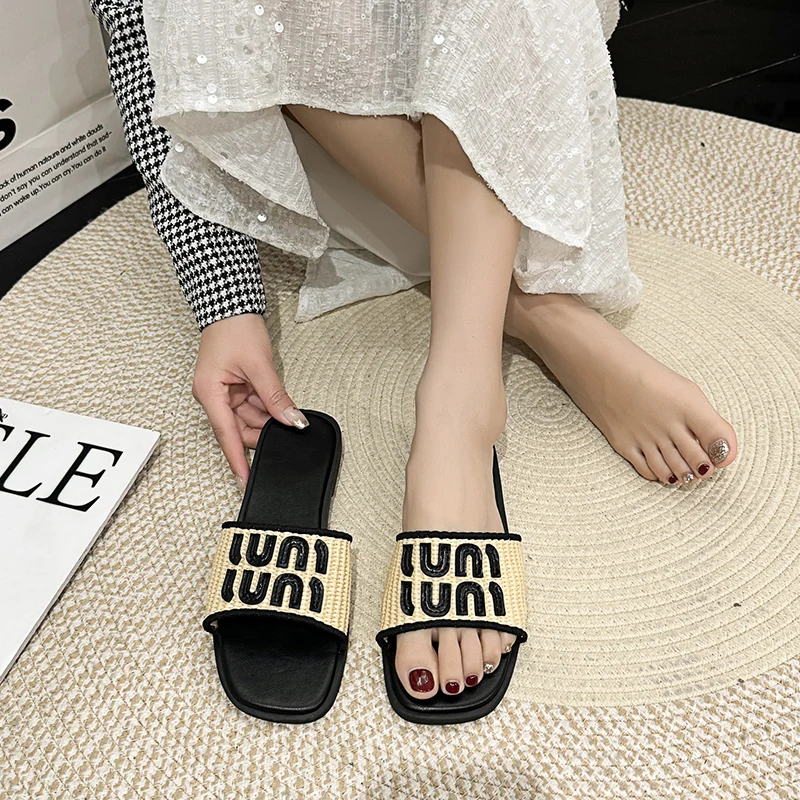 2025 جديد الصيف المرأة النعال موضة الوجه يتخبط في الهواء الطلق صنادل شاطئ المرأة عادية المنسوجة الصنادل النسائية #6