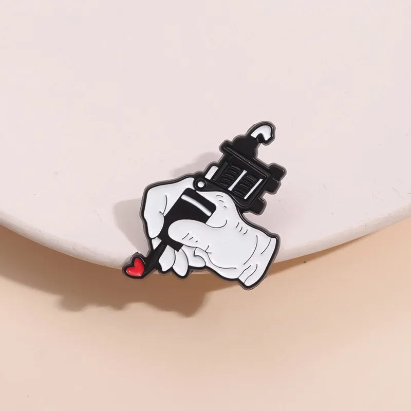 Creative Tattoo Gun Machine Red Heart Enamel Pin Funny Design Decorative Brooches Lapel Backpack Badges Punk Jewelry Gift