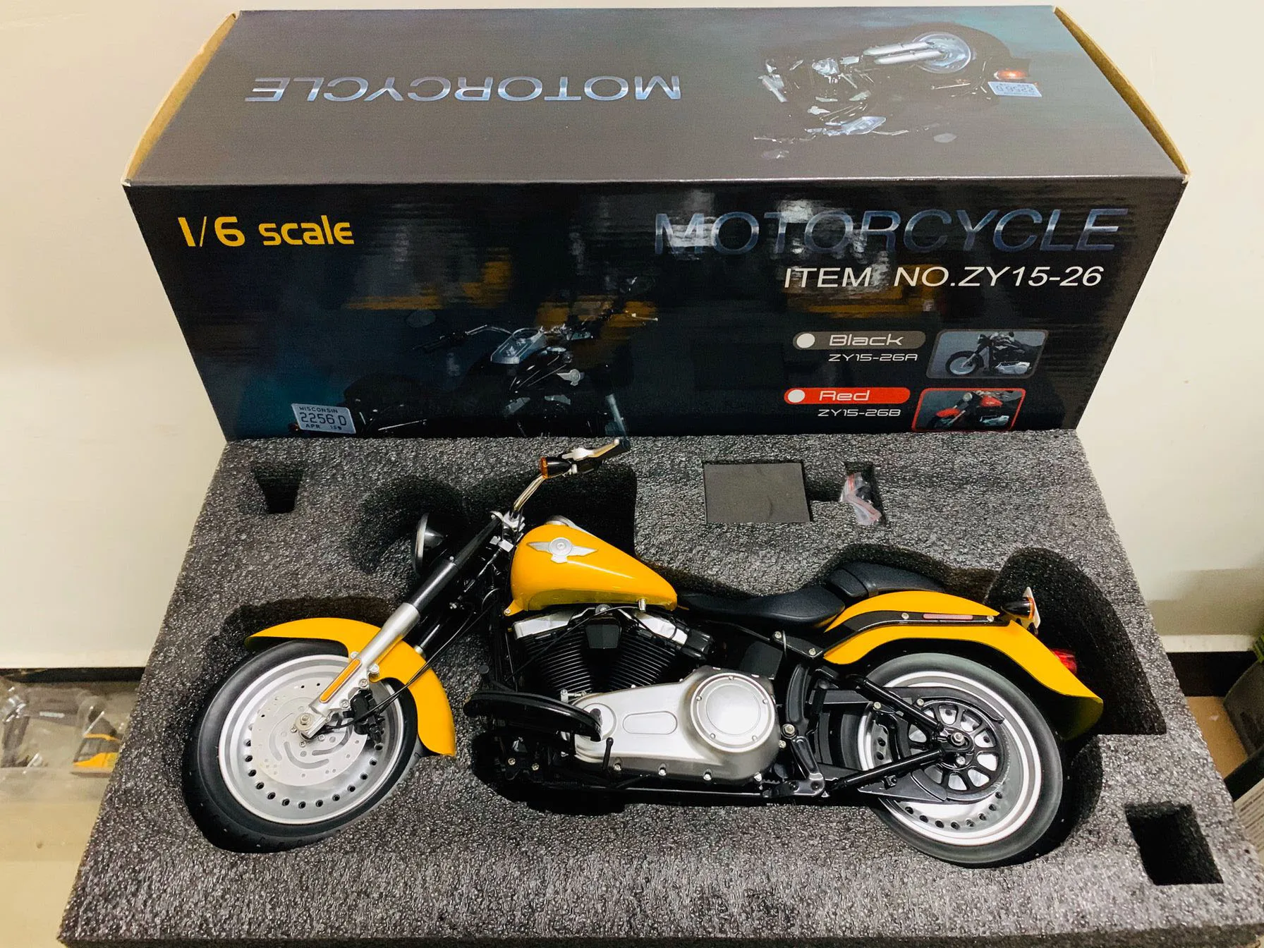 1/6 Scale Die-Cast/Plastic Model Bike Heavy Vehicle Motorcycle Yellow New in Box